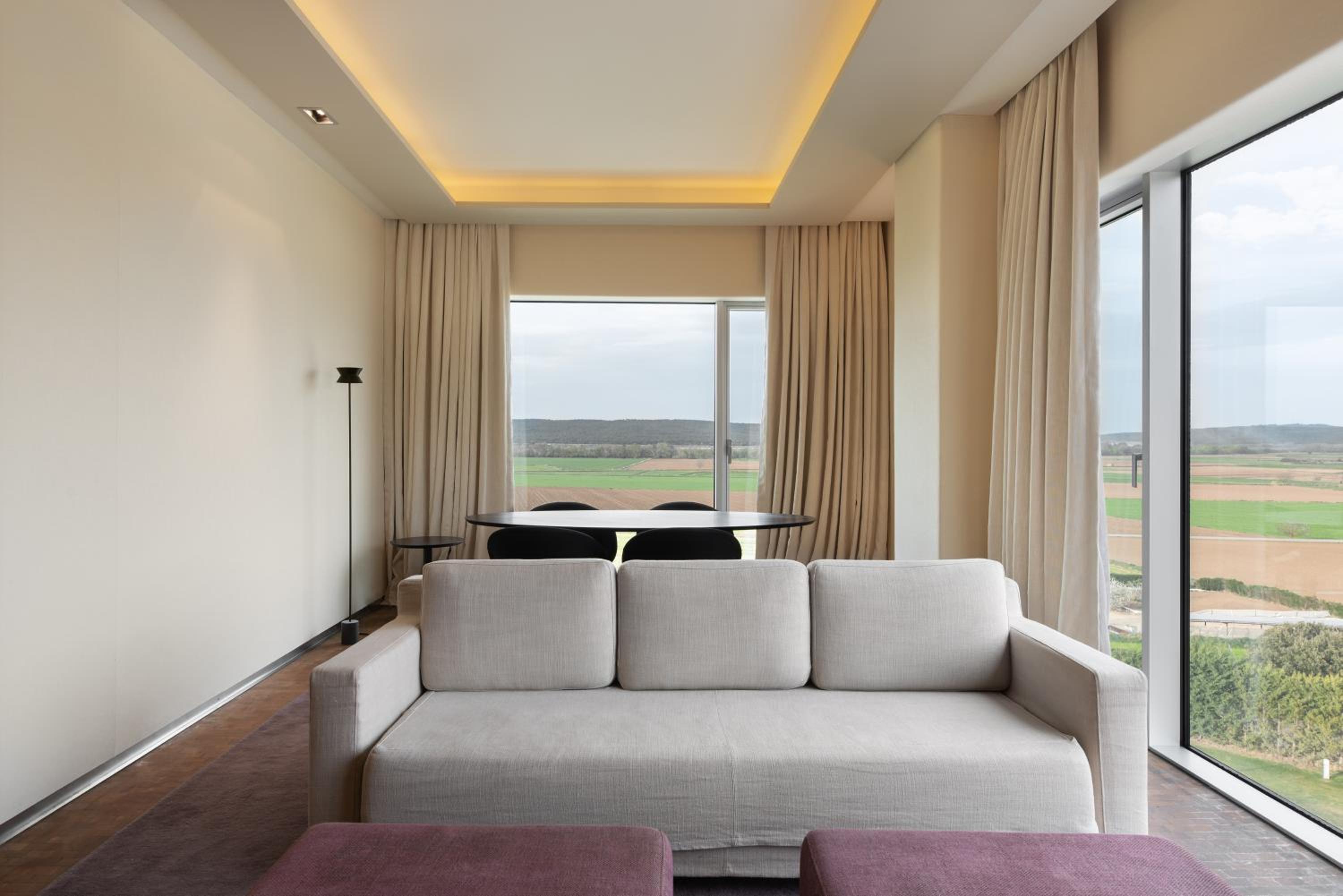 Royal Suite Deluxe - Photo 2