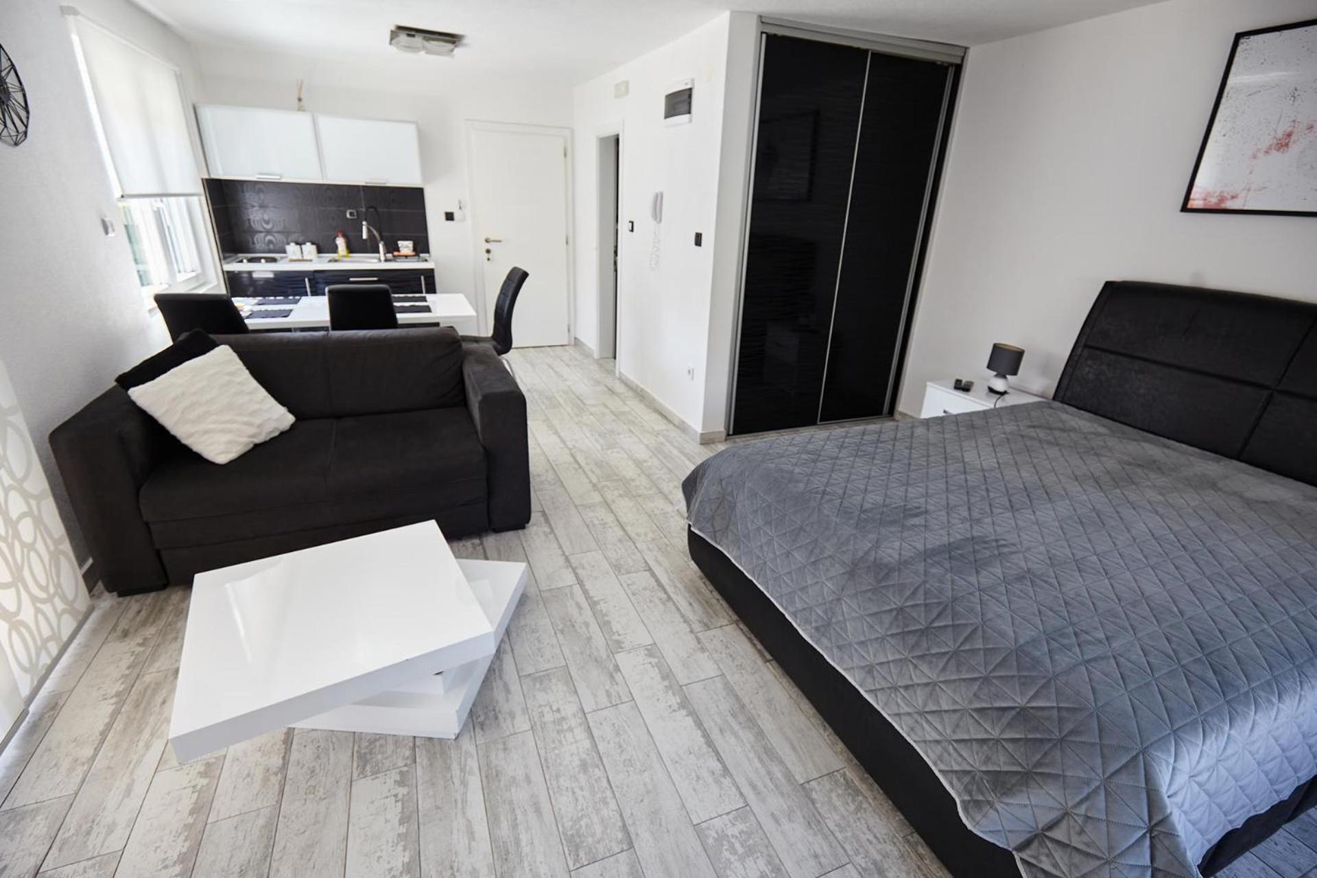 Deluxe Apartment photo 2