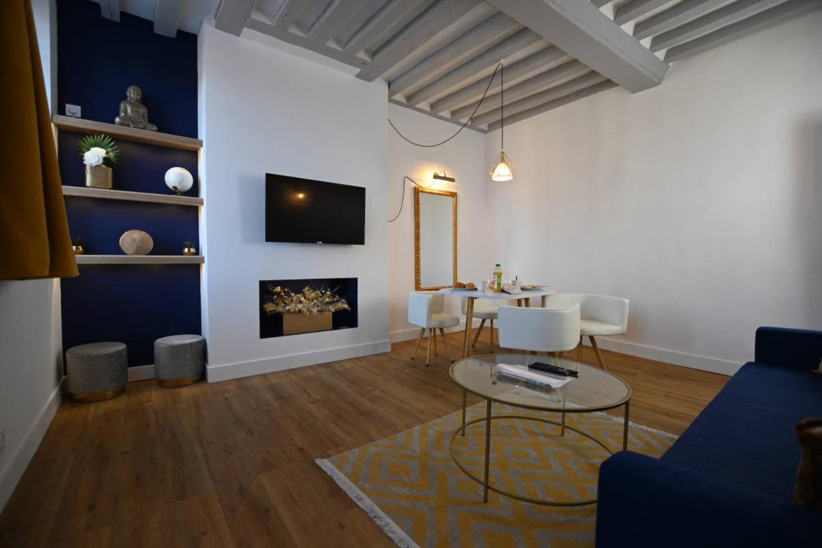 One-Bedroom Apartment photo 3