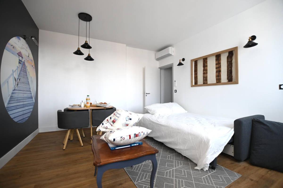 One-Bedroom Apartment photo 3