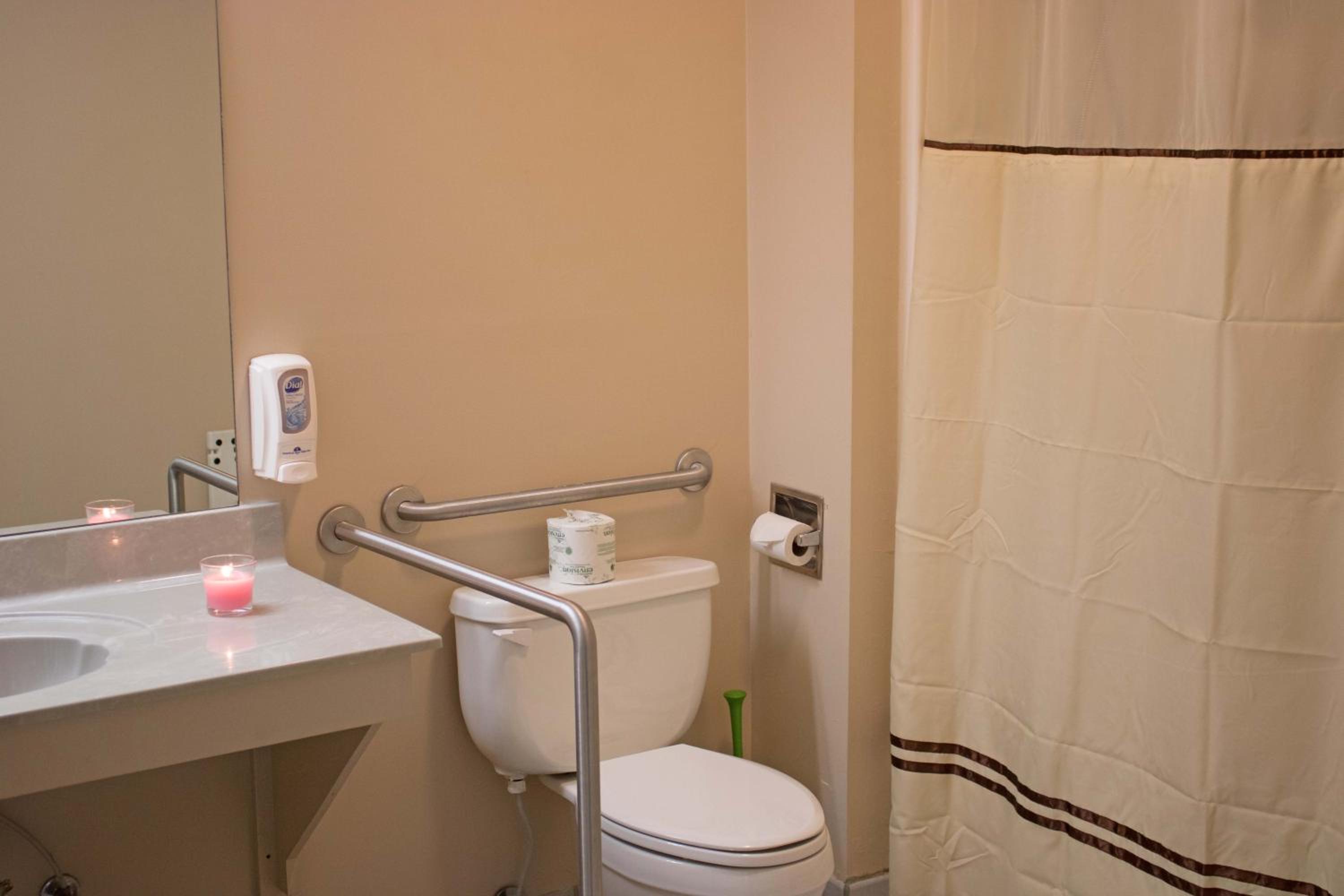 King Room - Disability Access - Photo 3