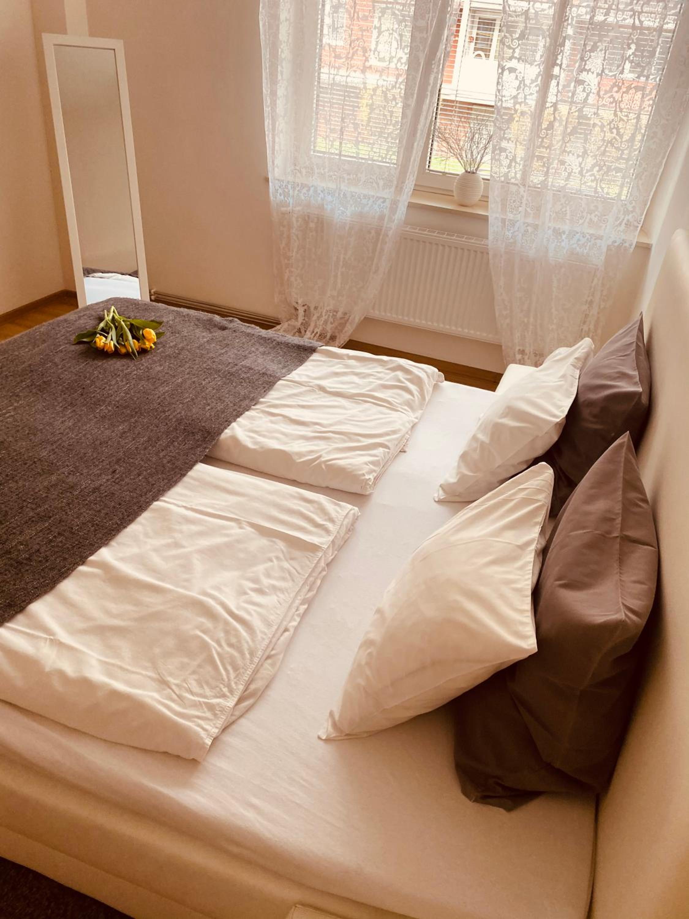 One-Bedroom Apartment - Photo 7