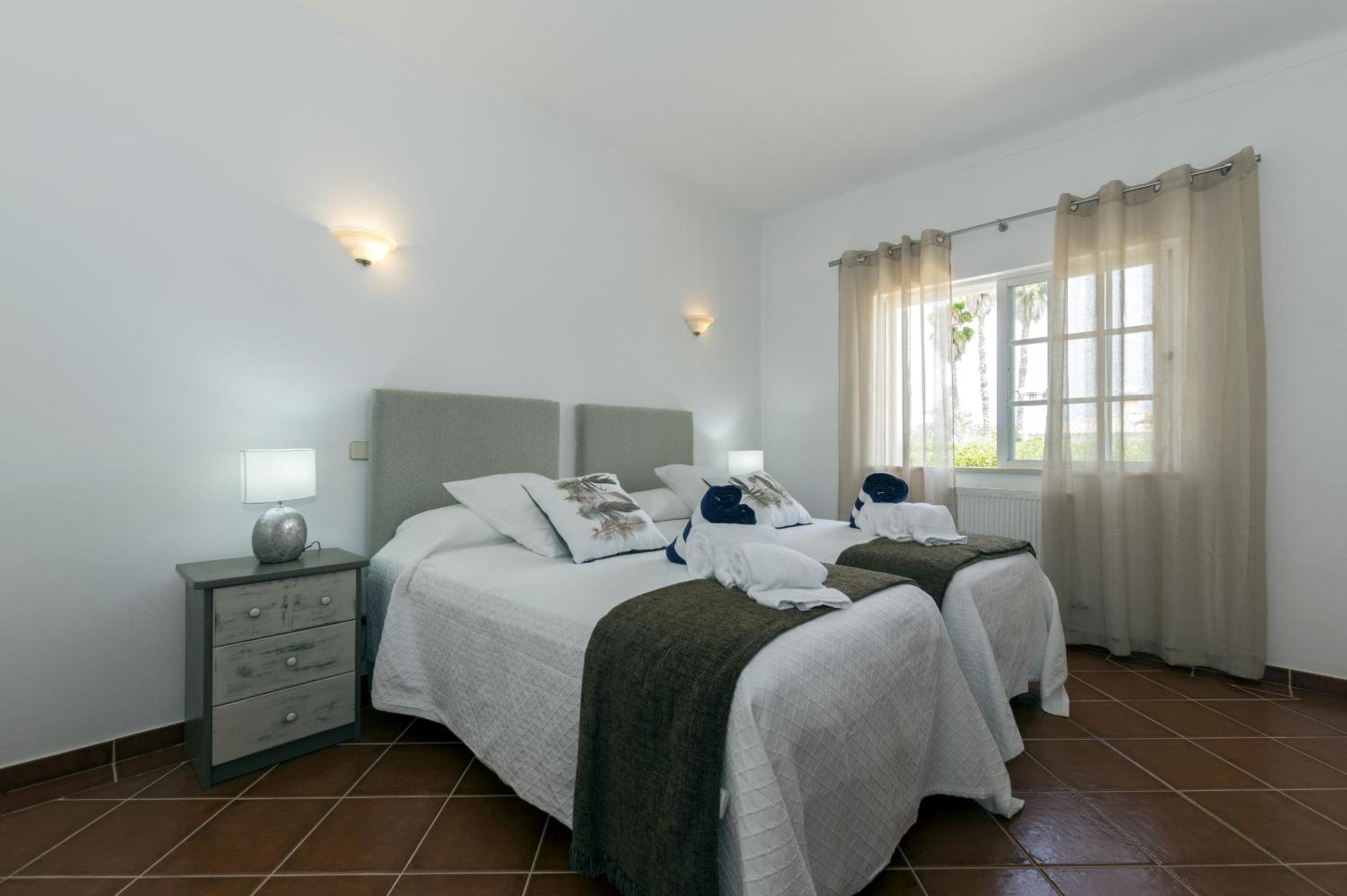 Detached Three-Bedroom Villa with Air-Conditioning and Private Pool photo 2
