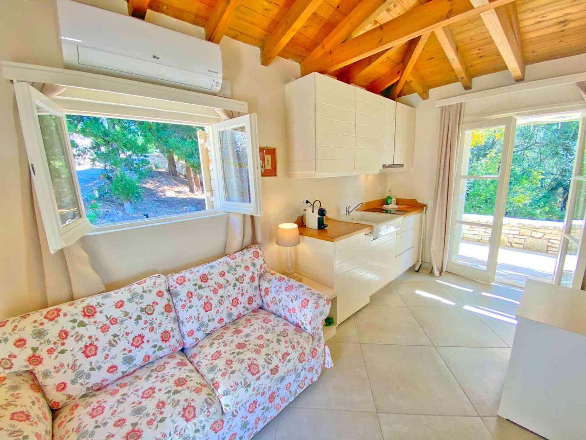 One-Bedroom House photo 3