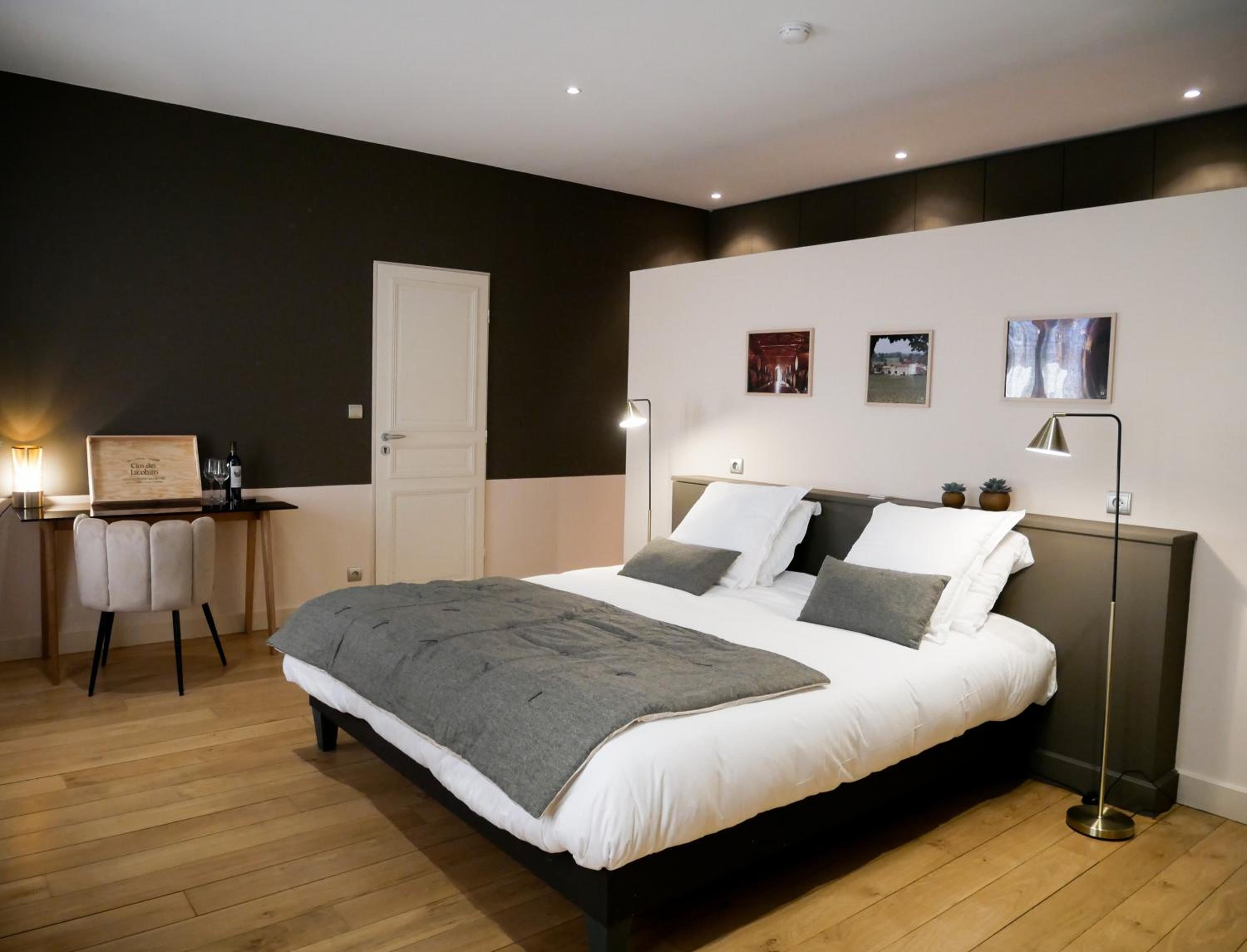 Superior King Suite photo 1