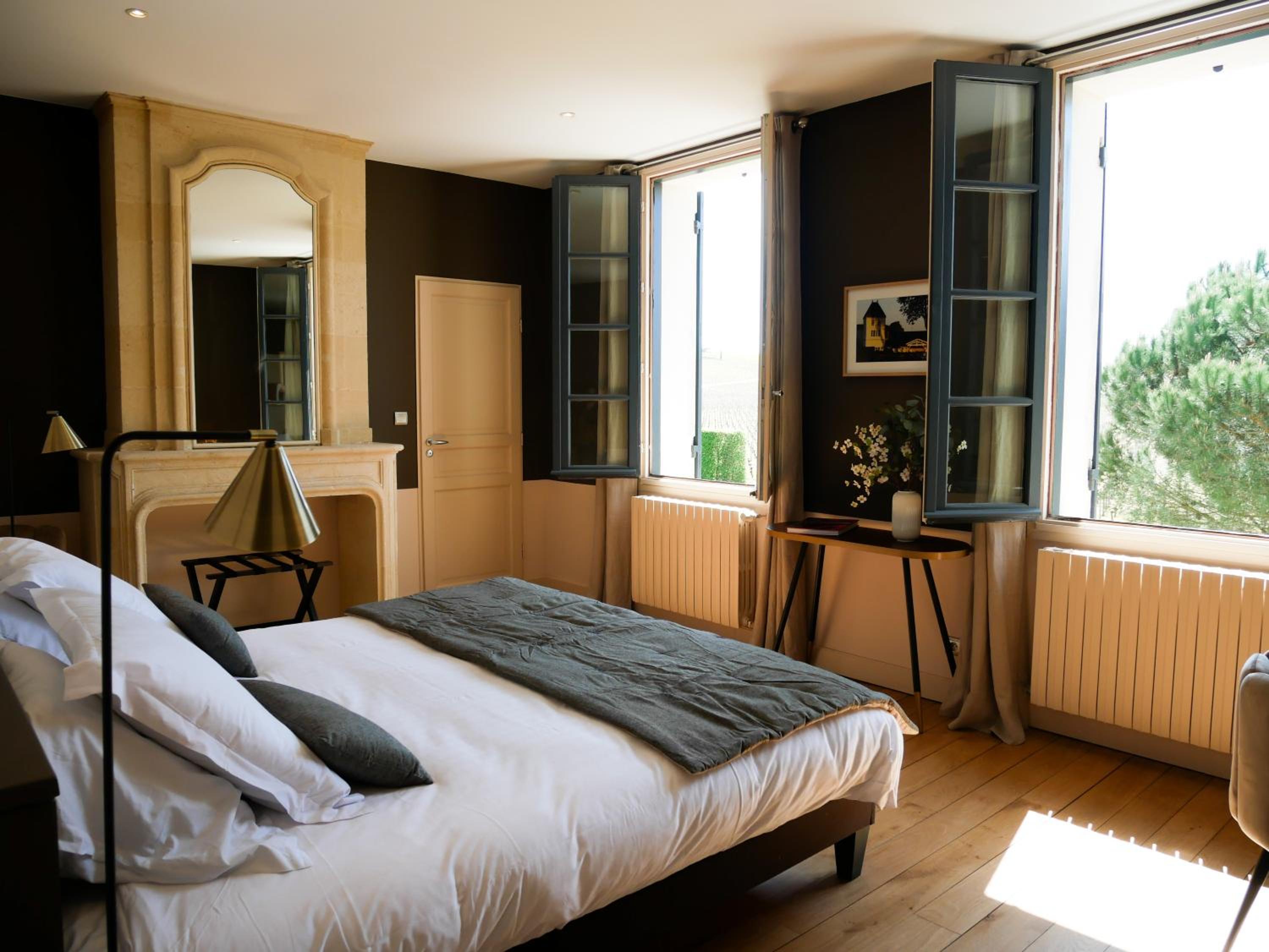 Superior King Suite photo 2