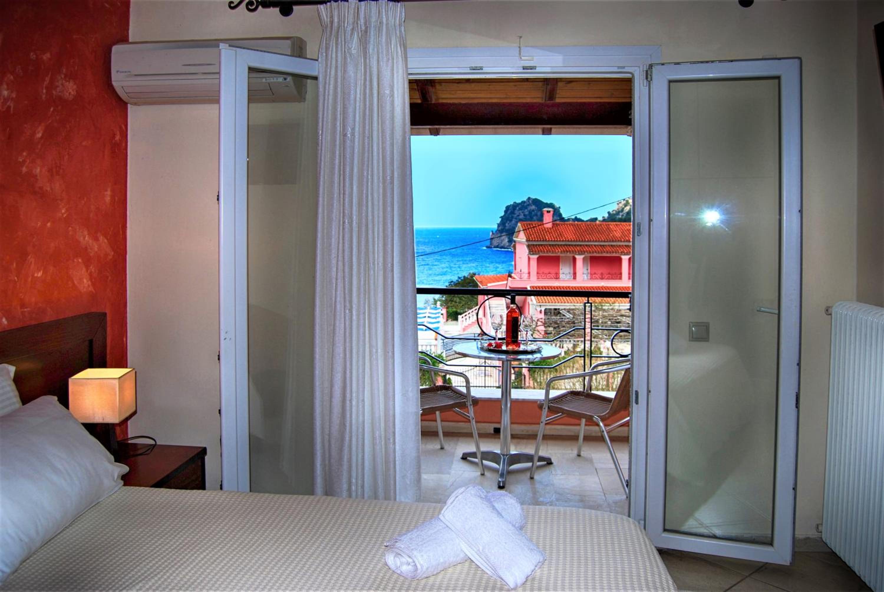 Standard Double or Twin Room with Sea View photo 3
