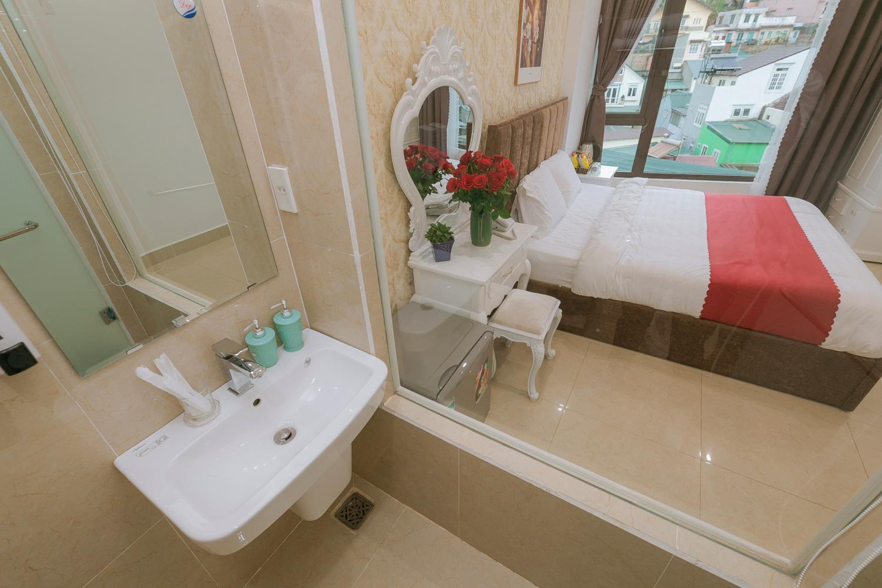 Deluxe Double Room - Photo 14