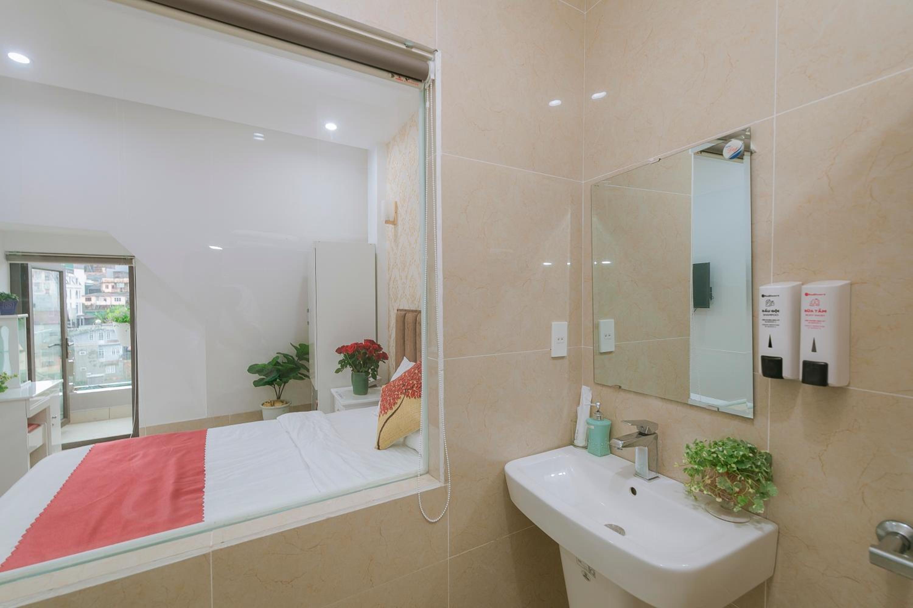 Deluxe Double Room - Photo 11