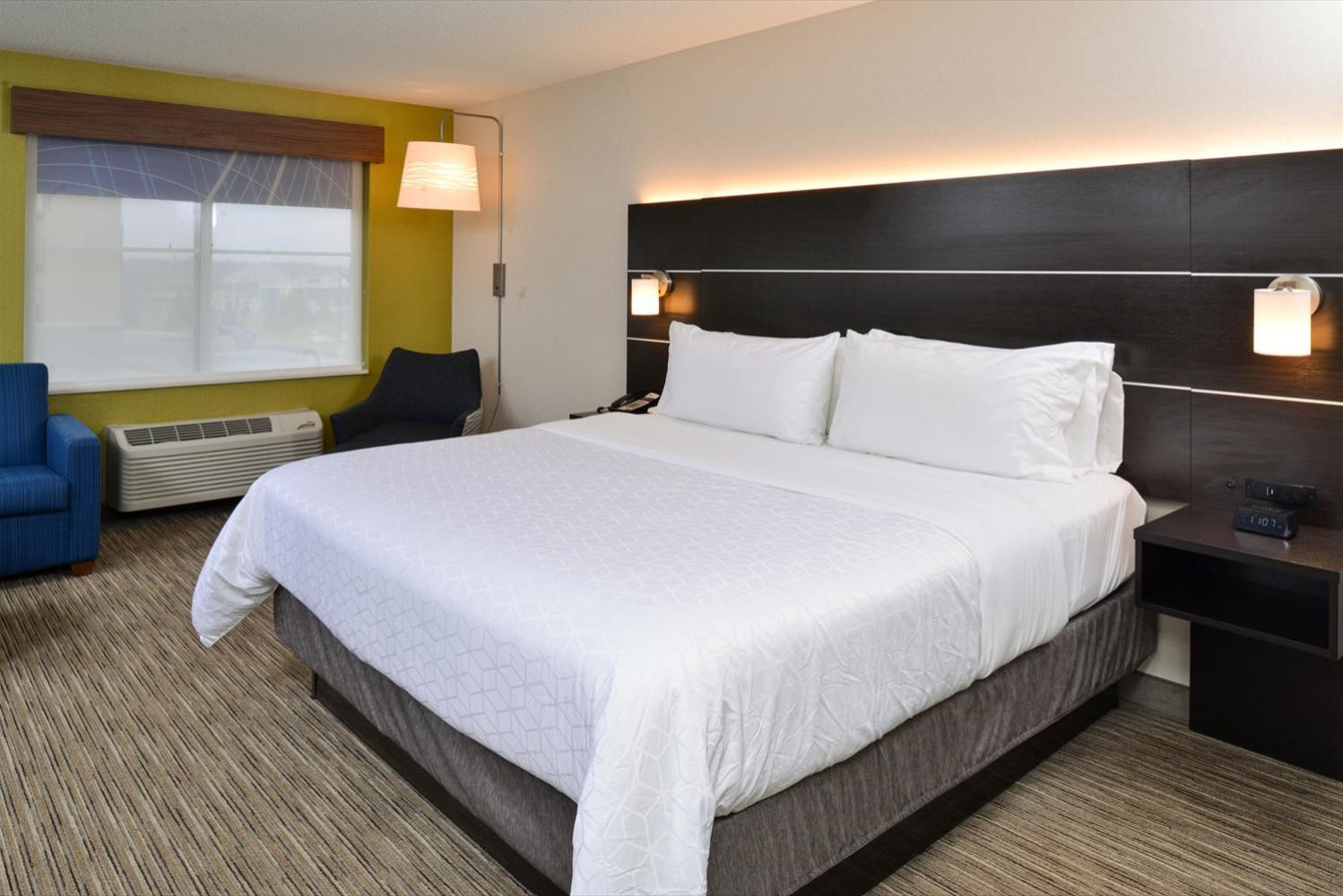 King Suite with Sofa Bed - Photo 4