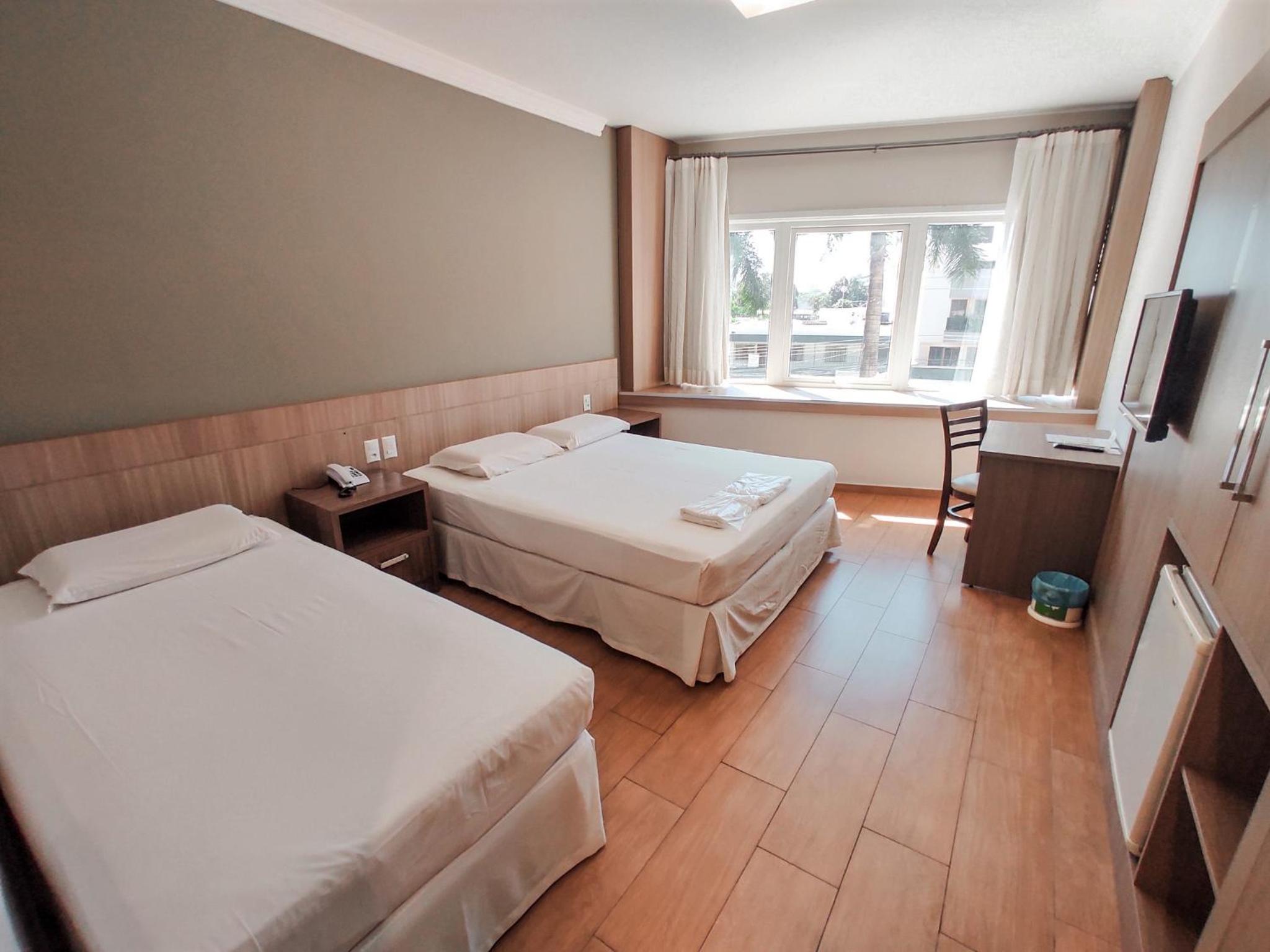 Triple Room with 1 Double and 1 Single Bed - Photo 5