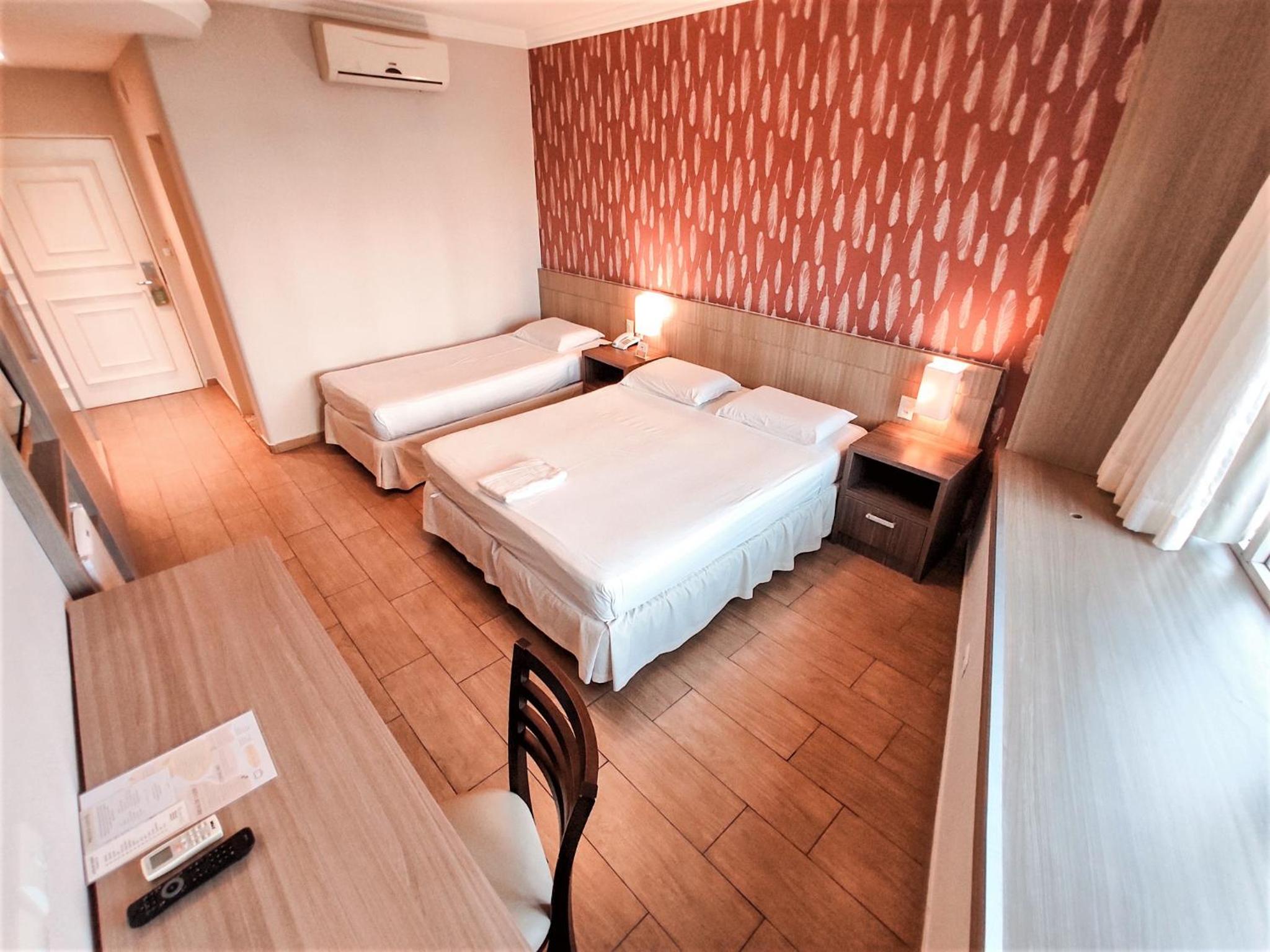 Triple Room with 1 Double and 1 Single Bed - Photo 6