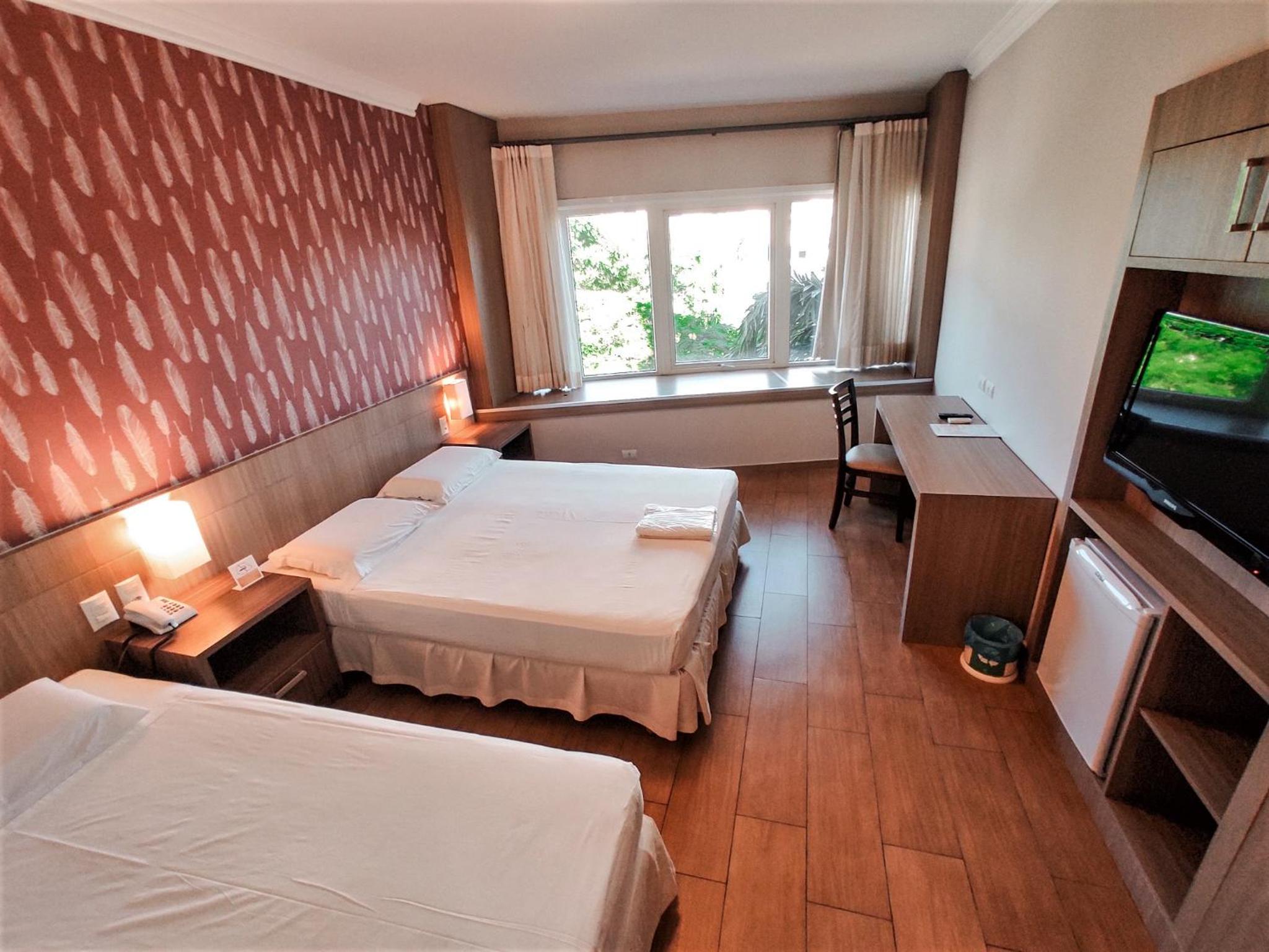 Triple Room with 1 Double and 1 Single Bed - Photo 2