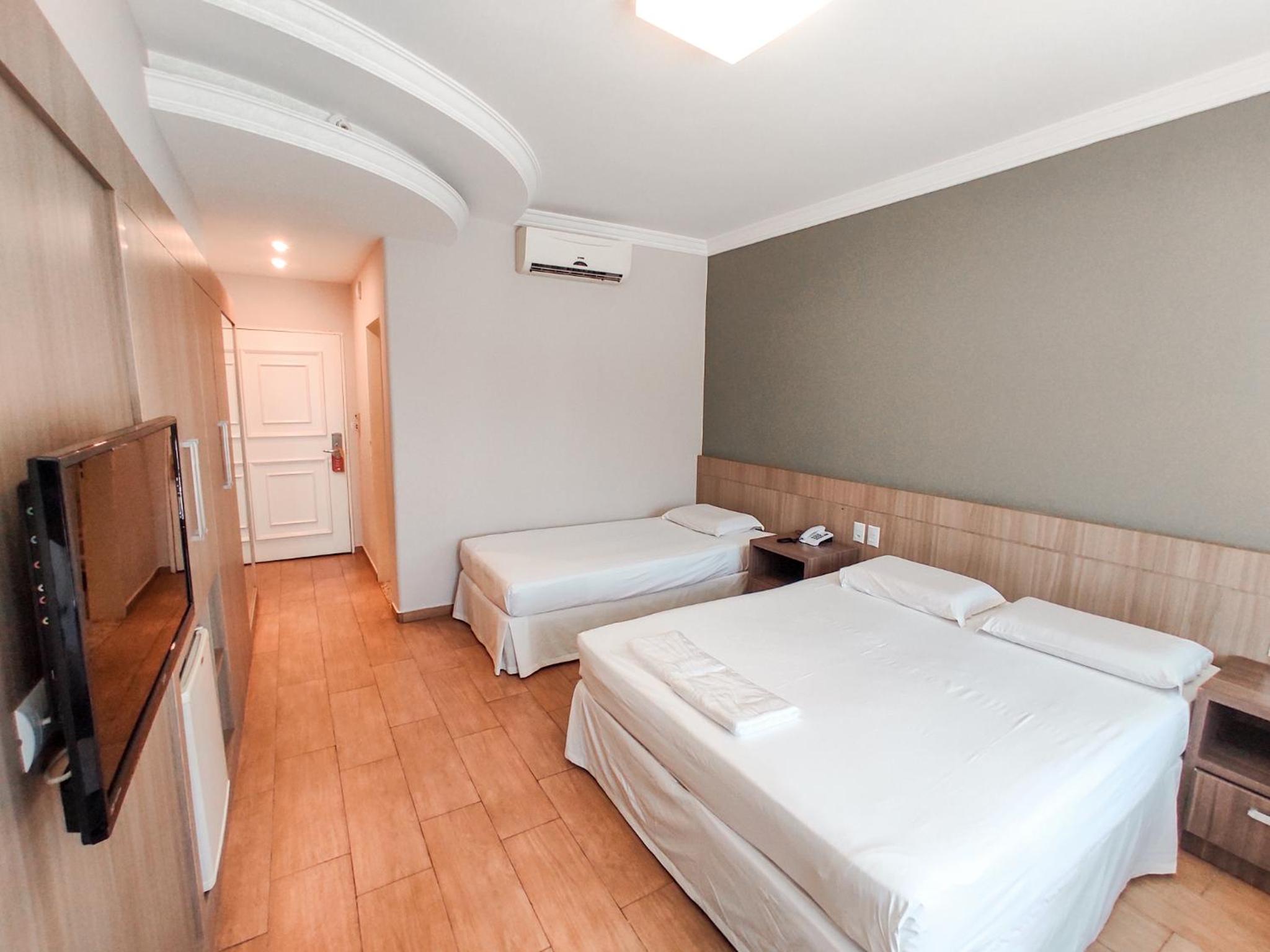 Triple Room with 1 Double and 1 Single Bed - Photo 7