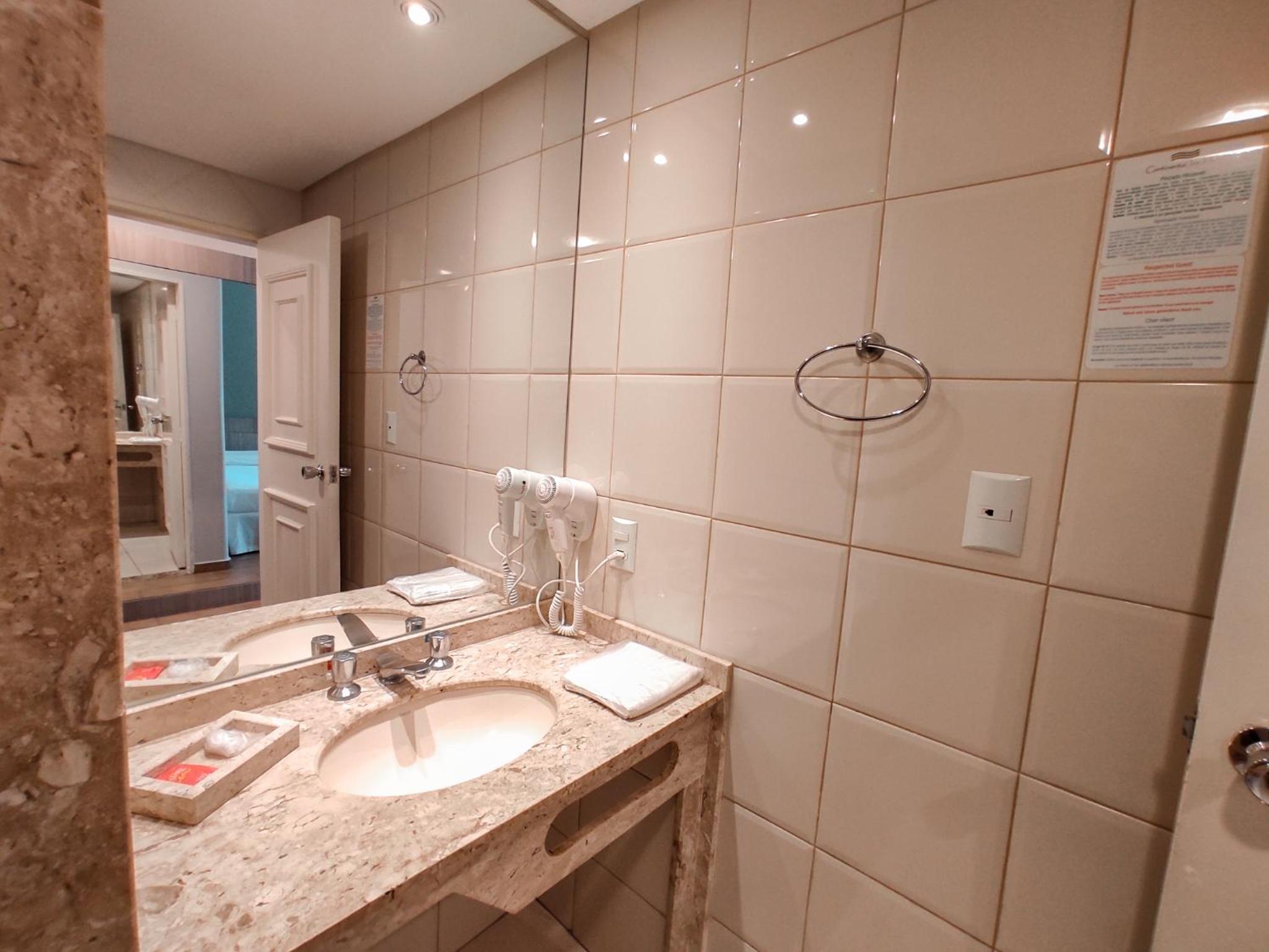 Triple Room with Three Single Beds - Photo 3