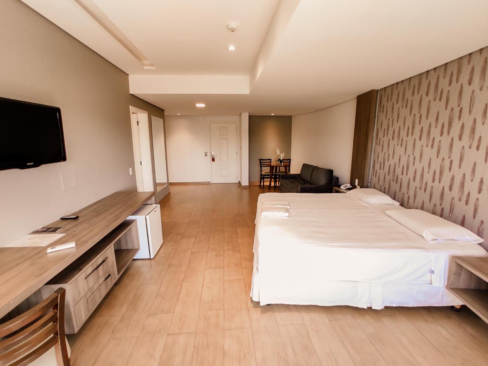 Master Suite with Spa Bath - Photo 3