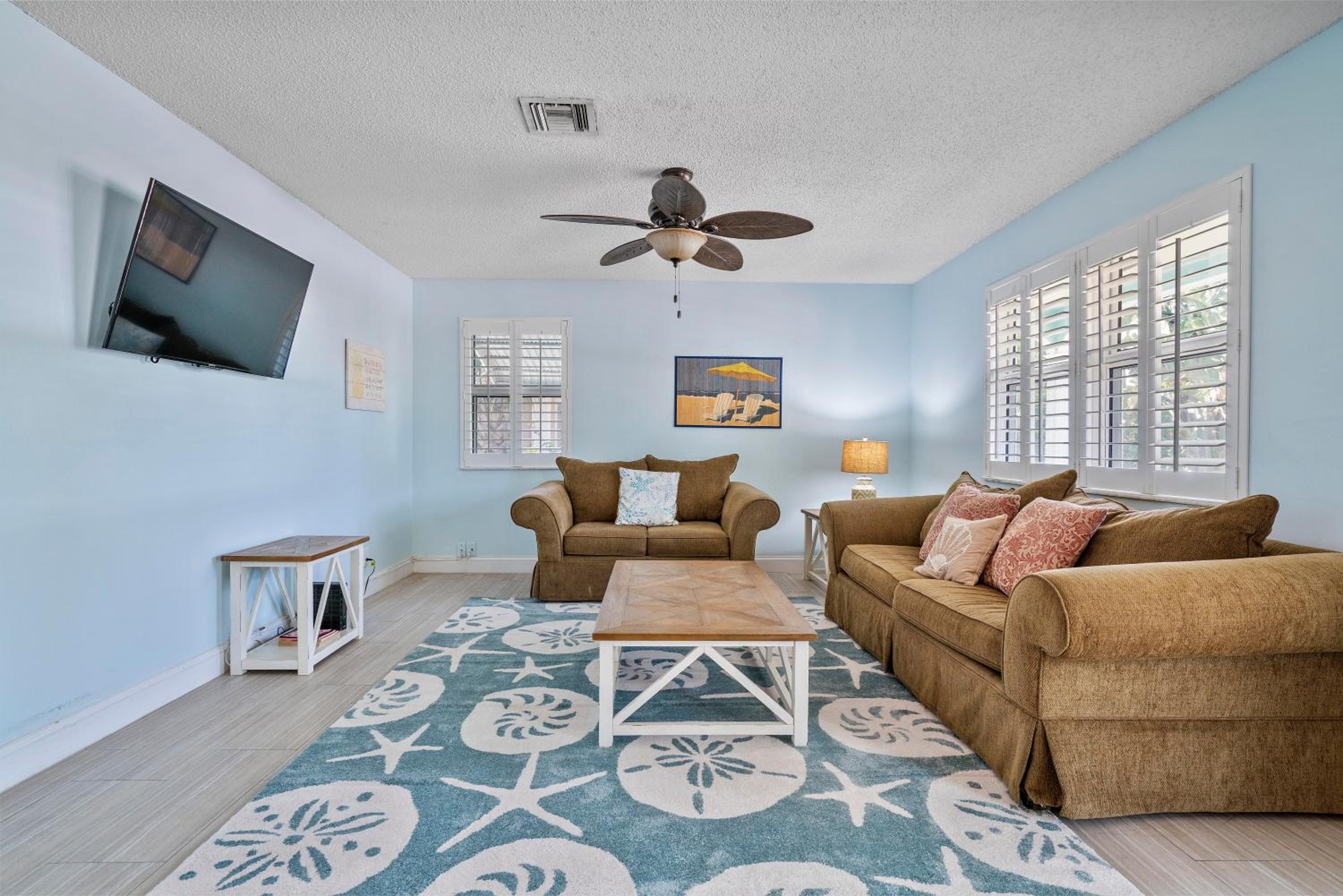 Three-Bedroom Apartment - Photo 1