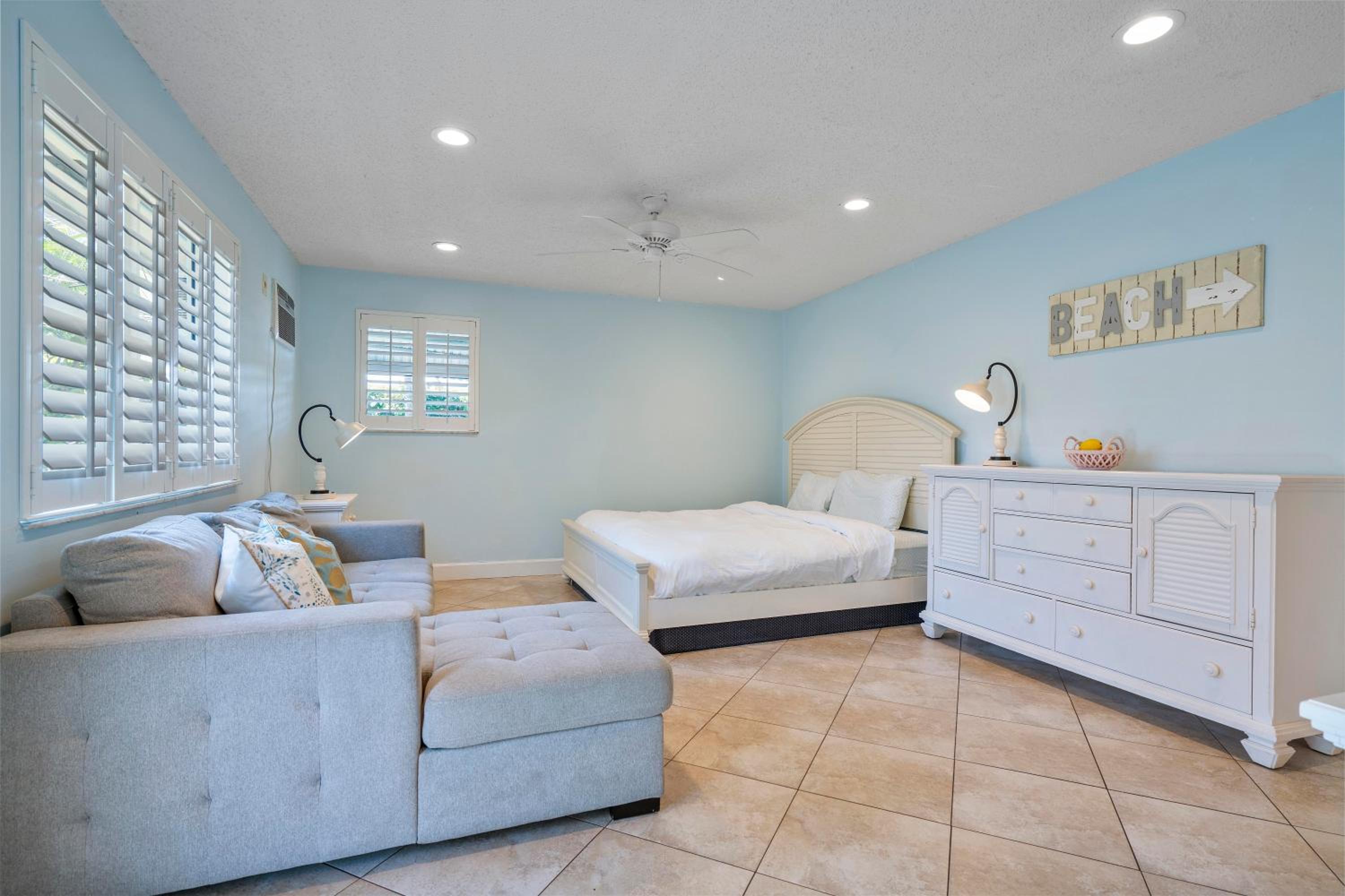 Three-Bedroom Apartment - Photo 3