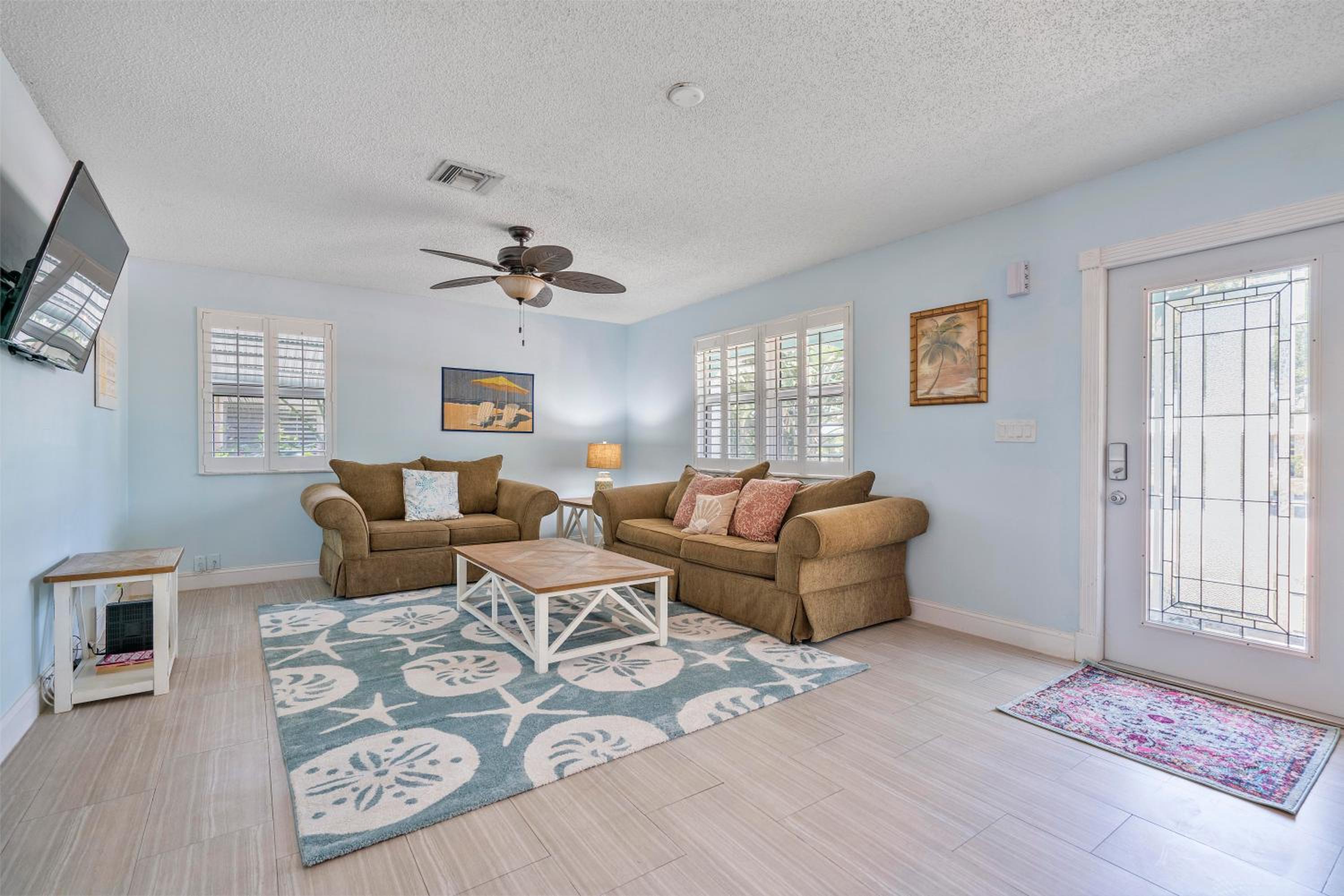 Three-Bedroom Apartment - Photo 21