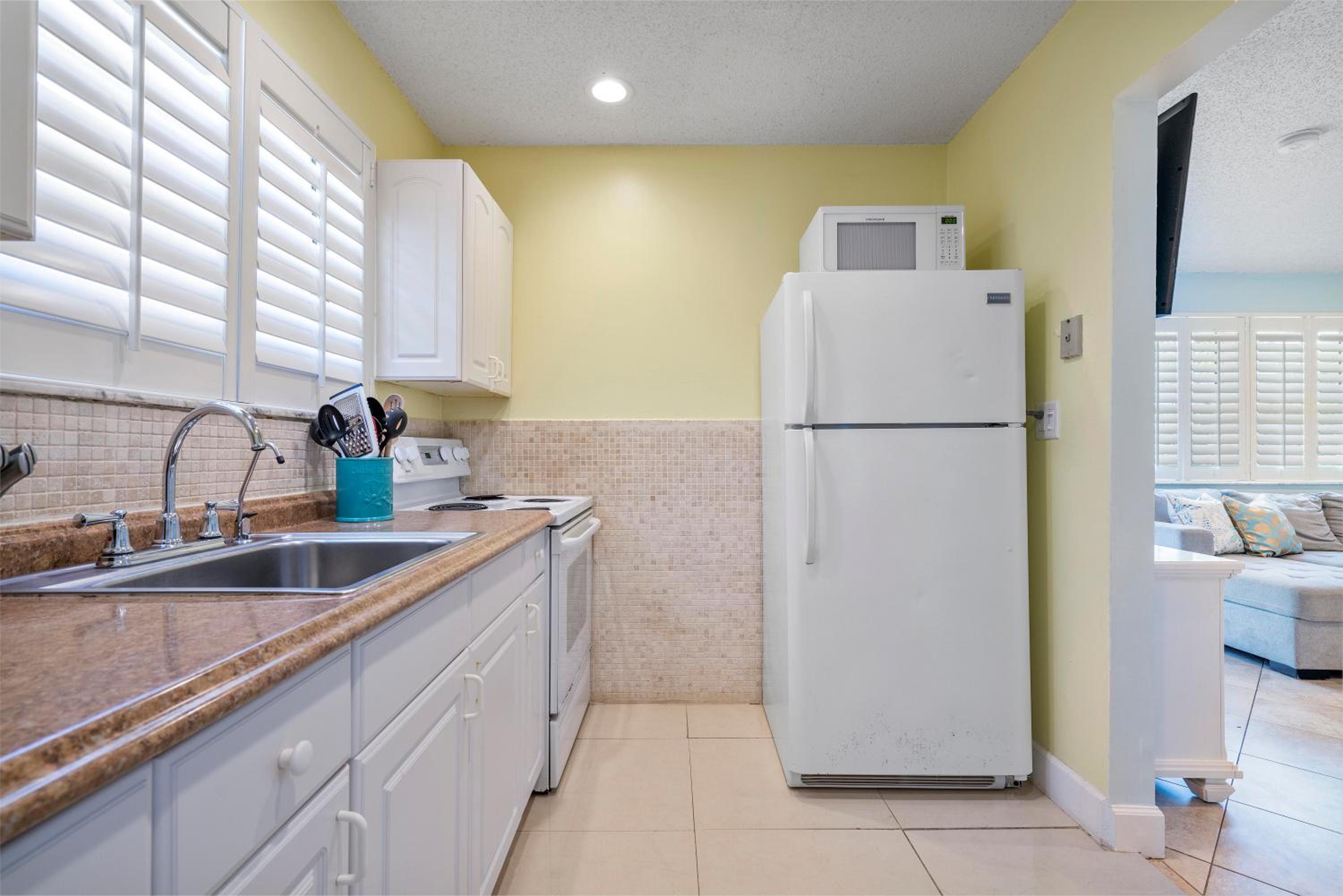 Three-Bedroom Apartment - Photo 6