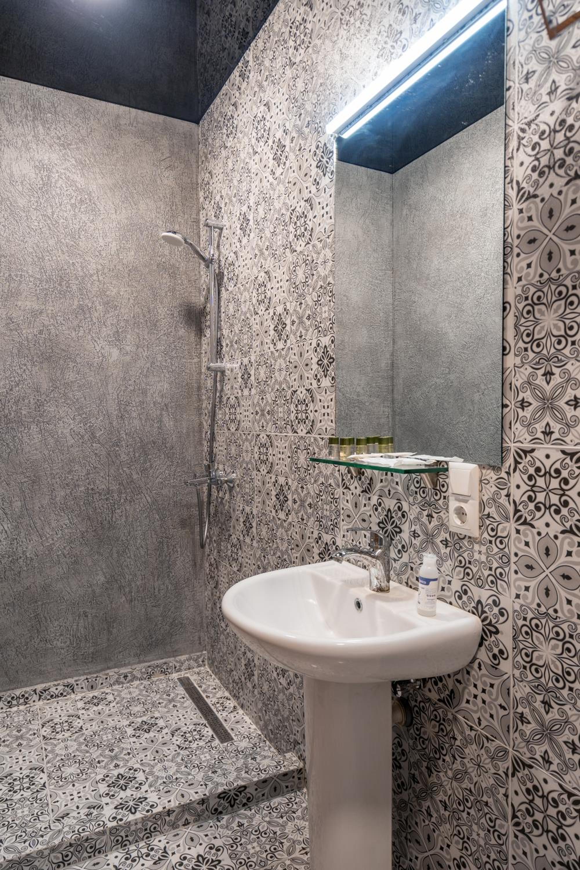 Standard Triple Room - Photo 6