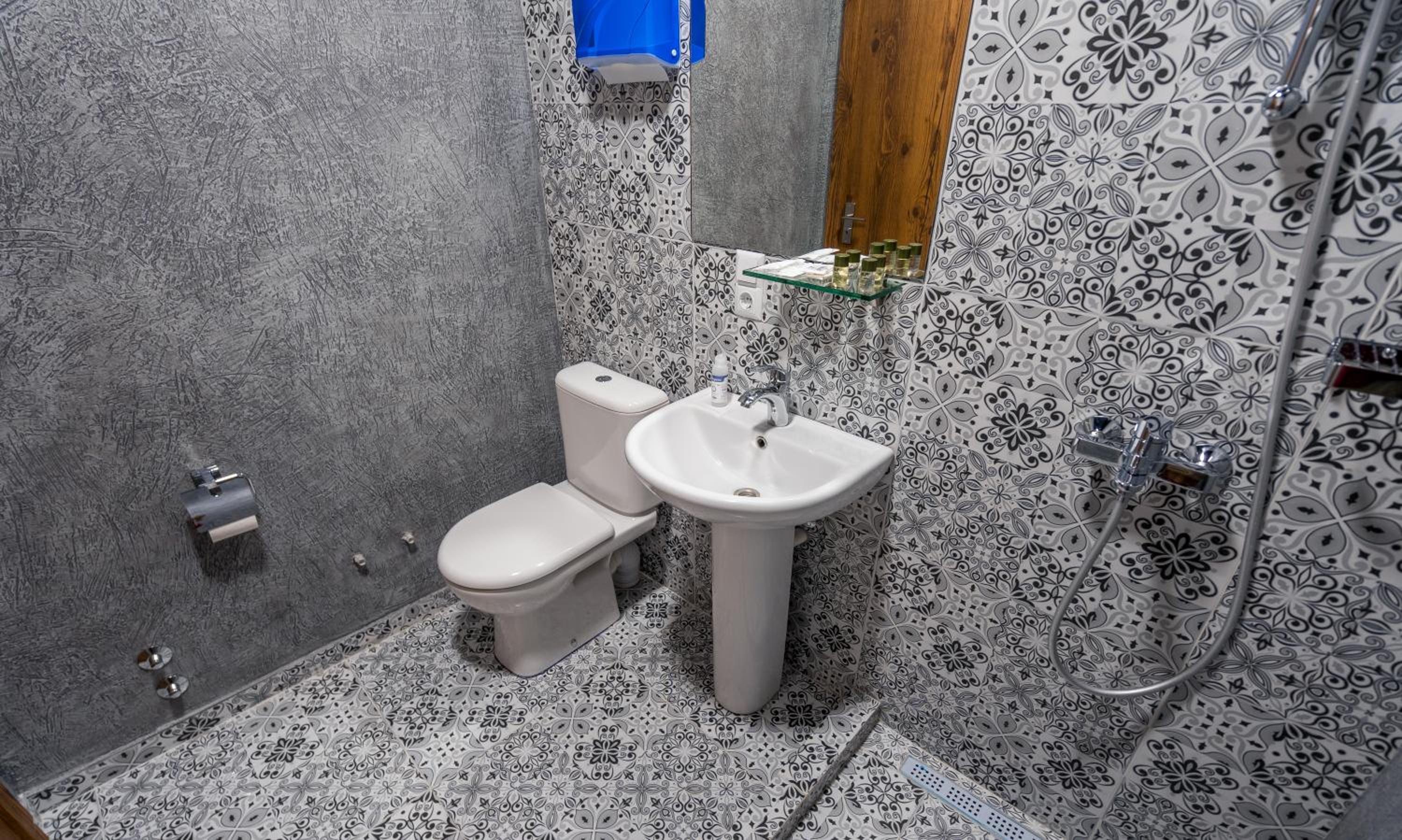 Standard Double Room - Photo 6