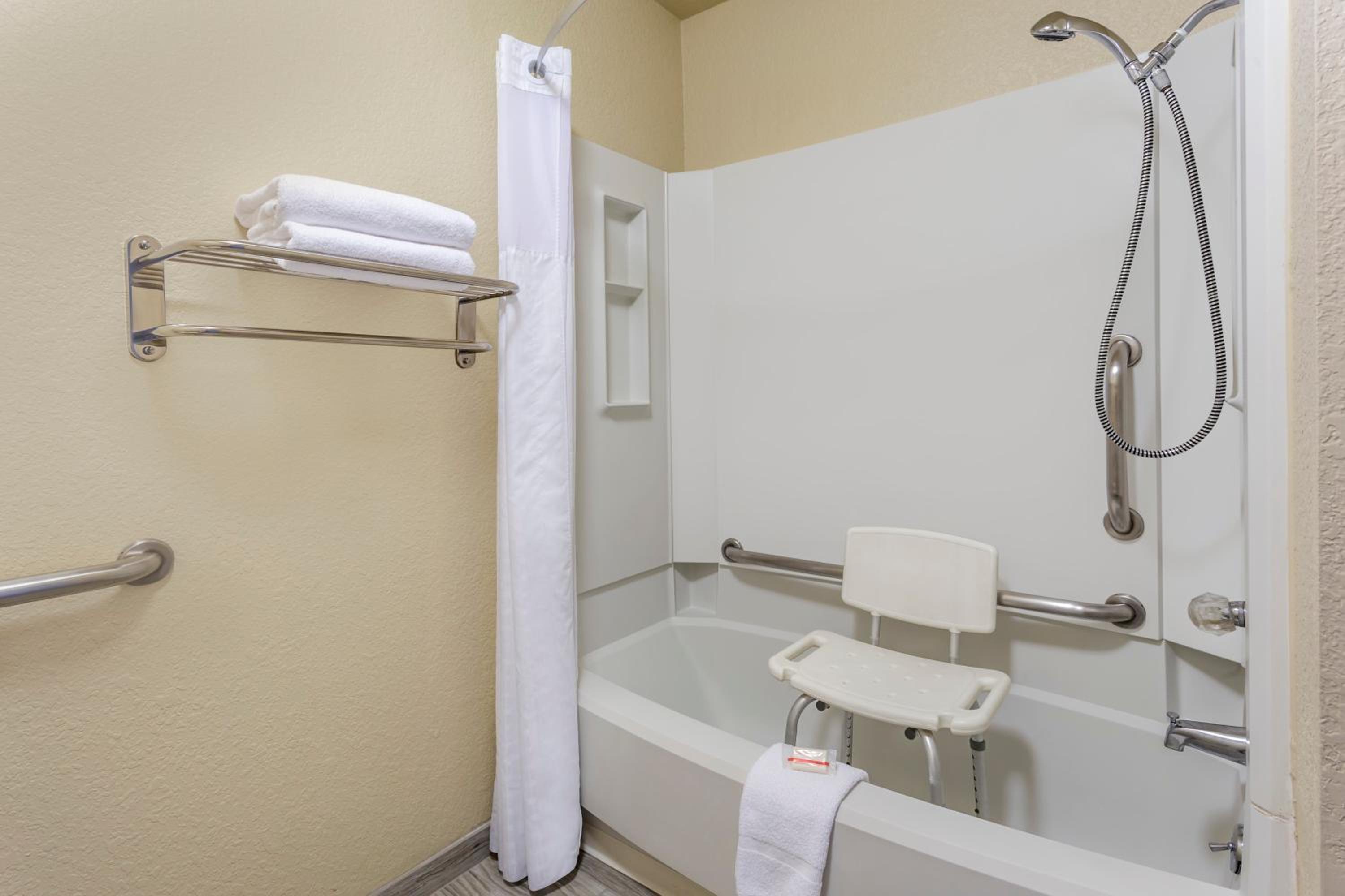 Queen Room - Disability Access photo 3