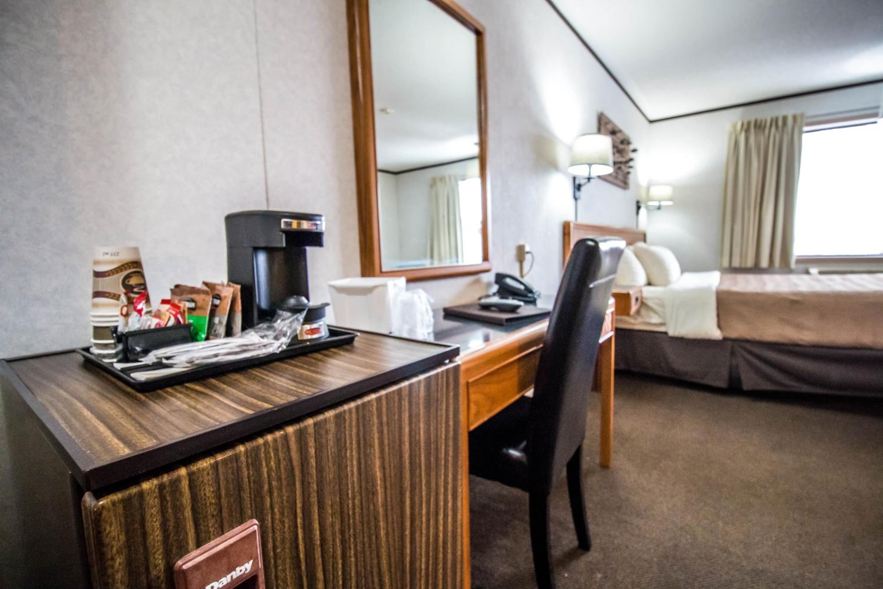 Queen Suite with Spa Bath photo 1