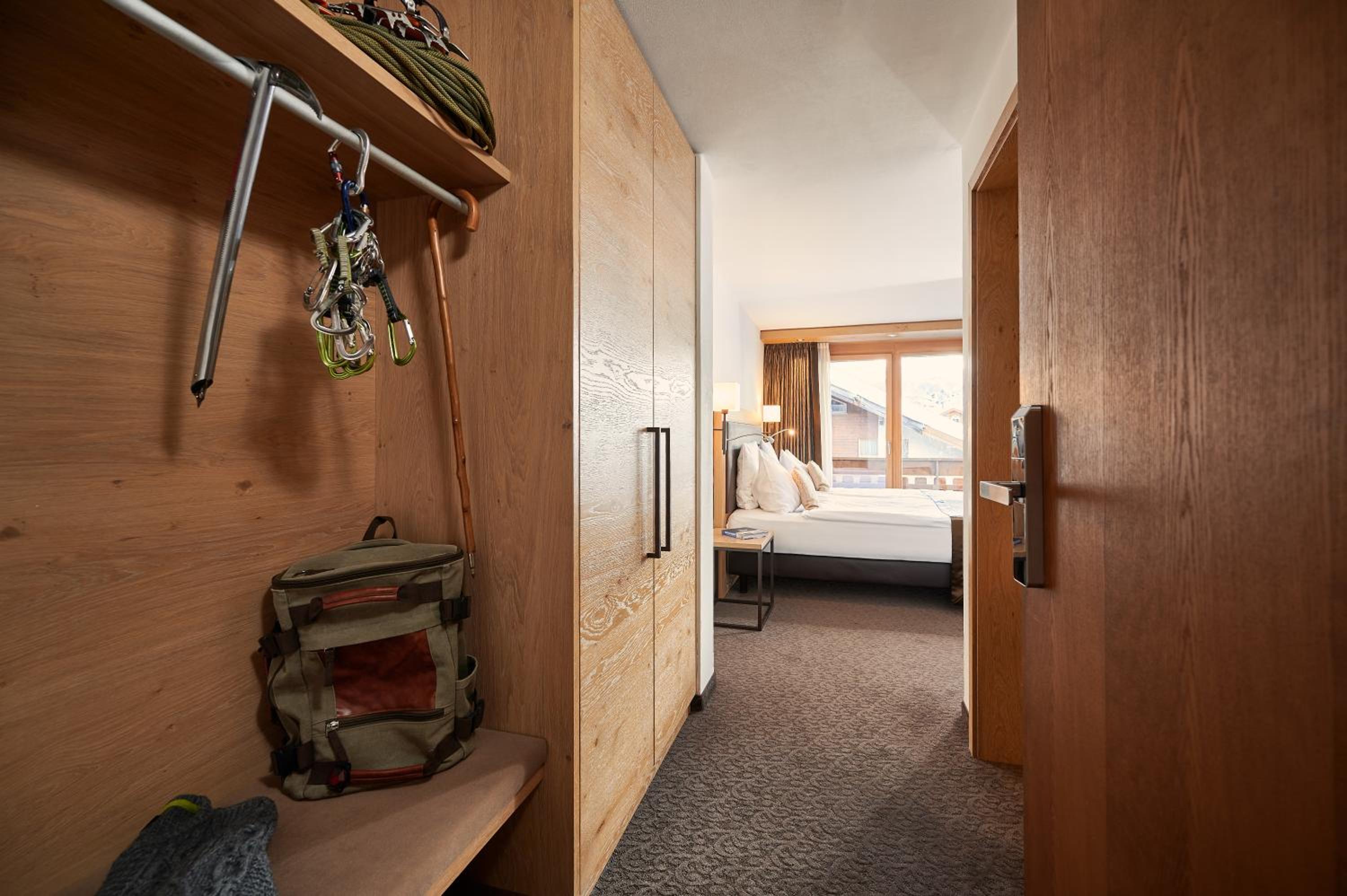 Deluxe Double Room with Matterhorn View - Photo 5
