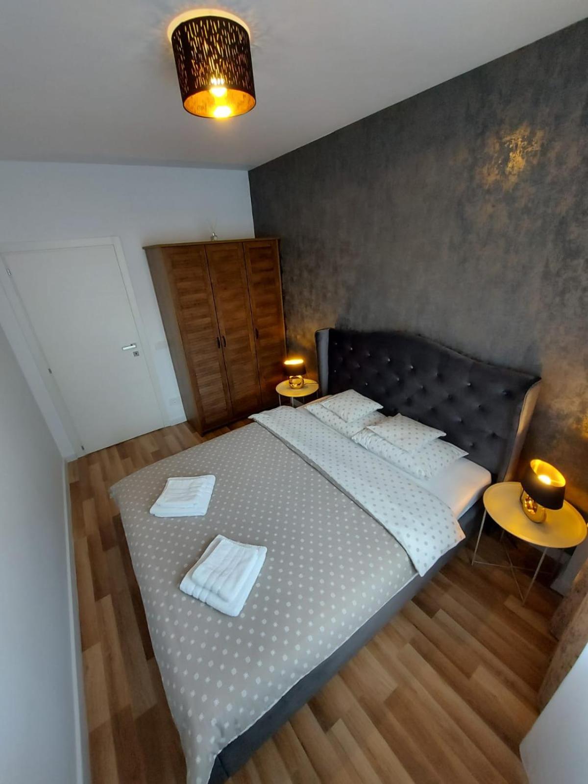 Two-Bedroom Apartment - Photo 9