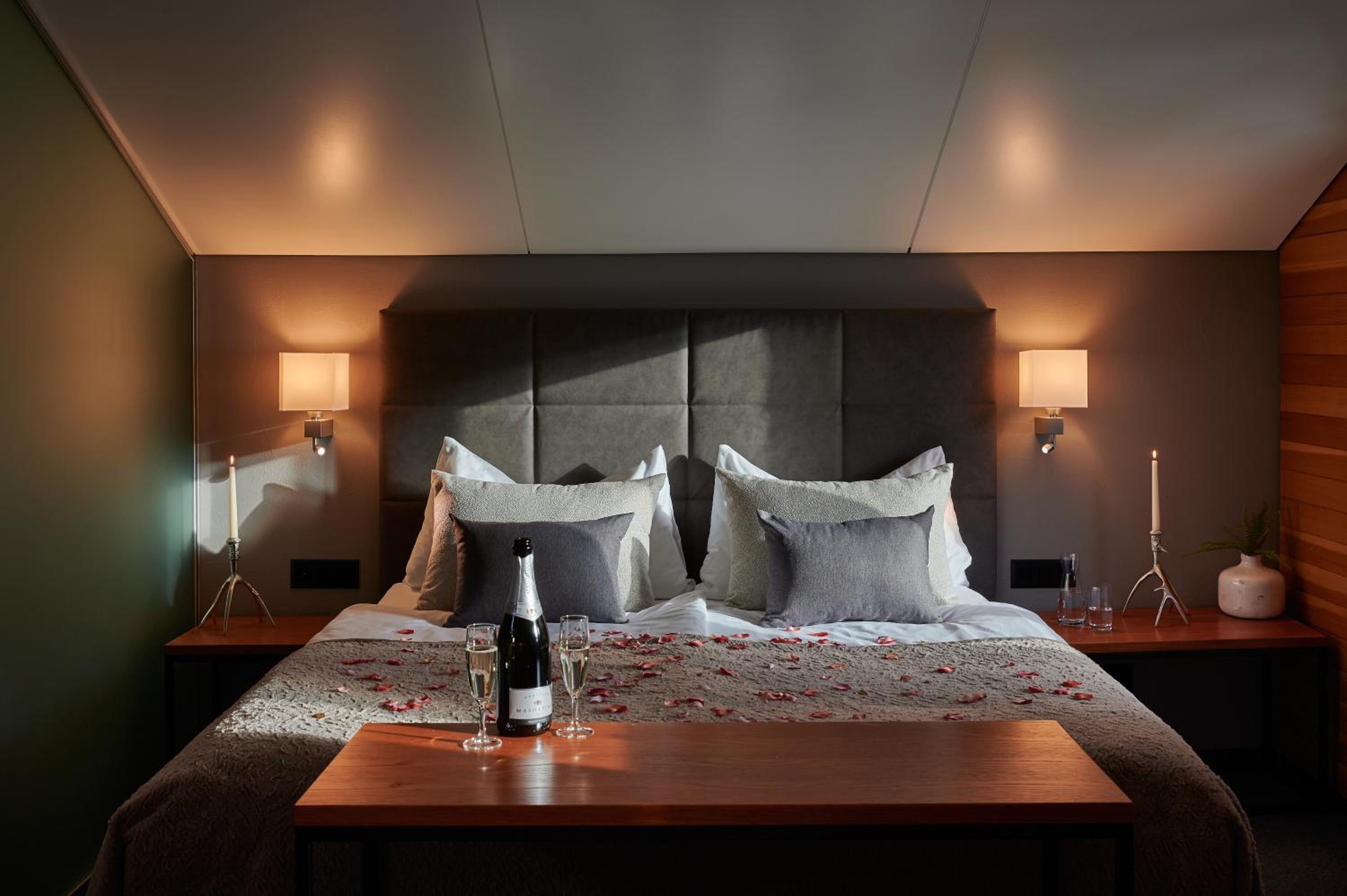 Romantic Junior Suite with Matterhorn View - Photo 3