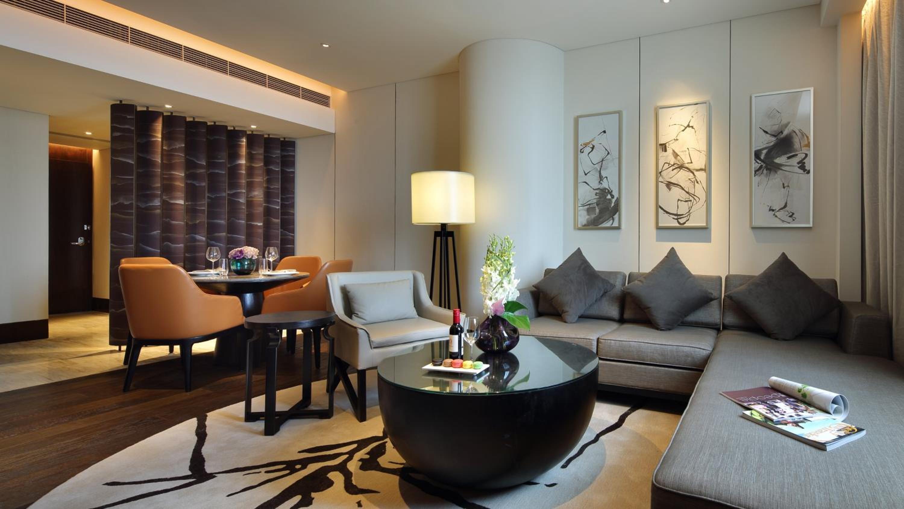 One-Bedroom Suite thumbnail 5