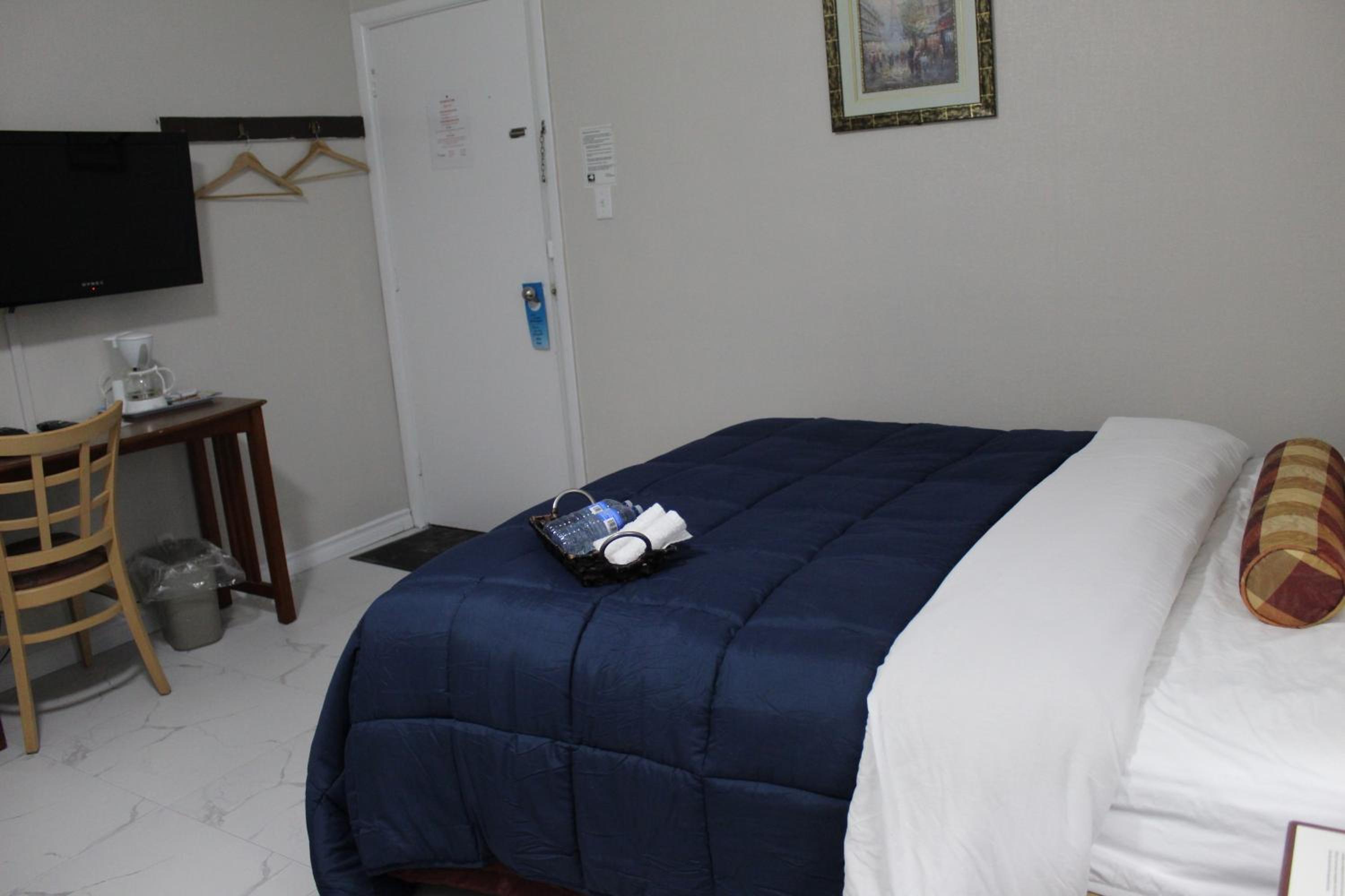Queen Room photo 1