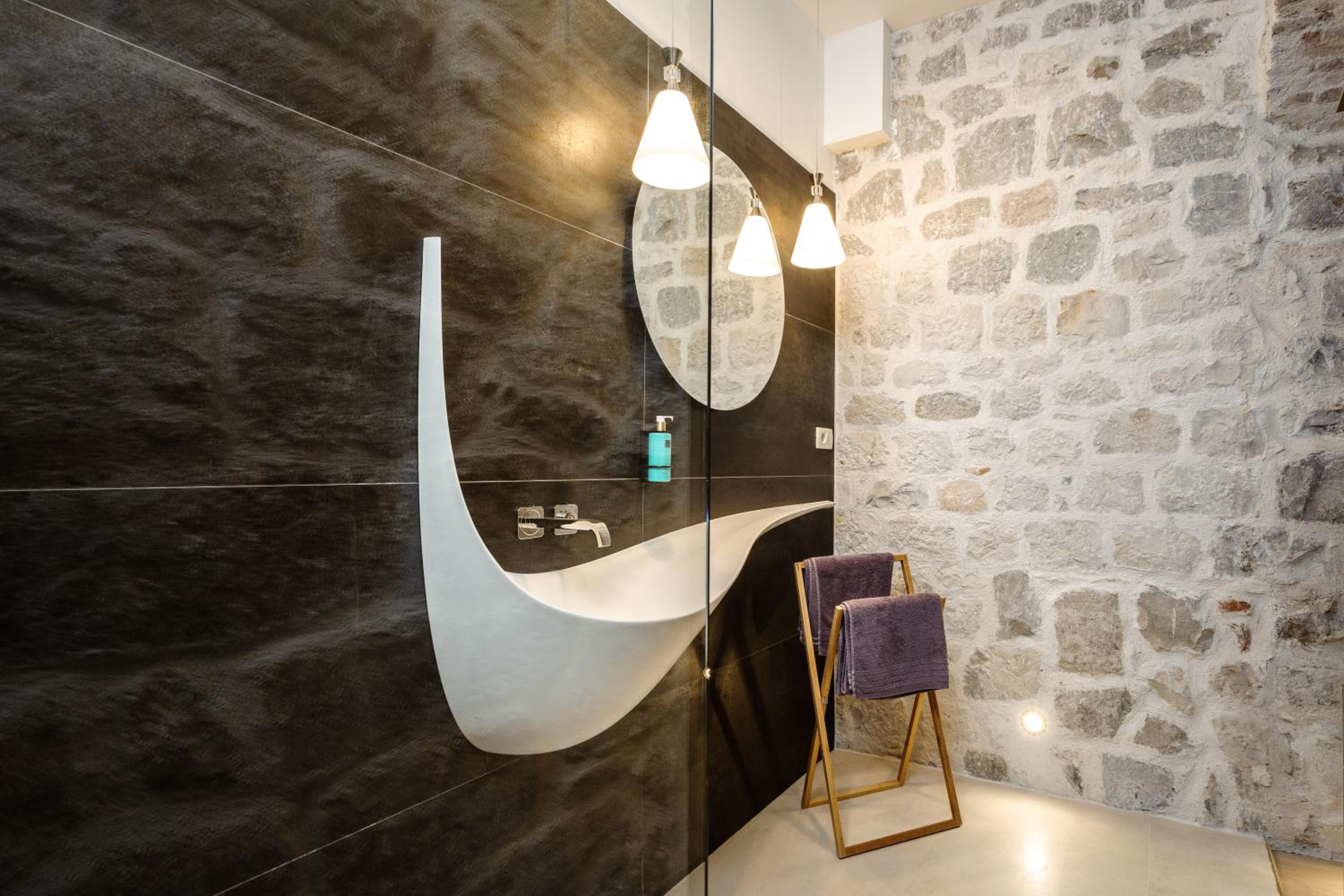 One-Bedroom Apartment - Photo 7