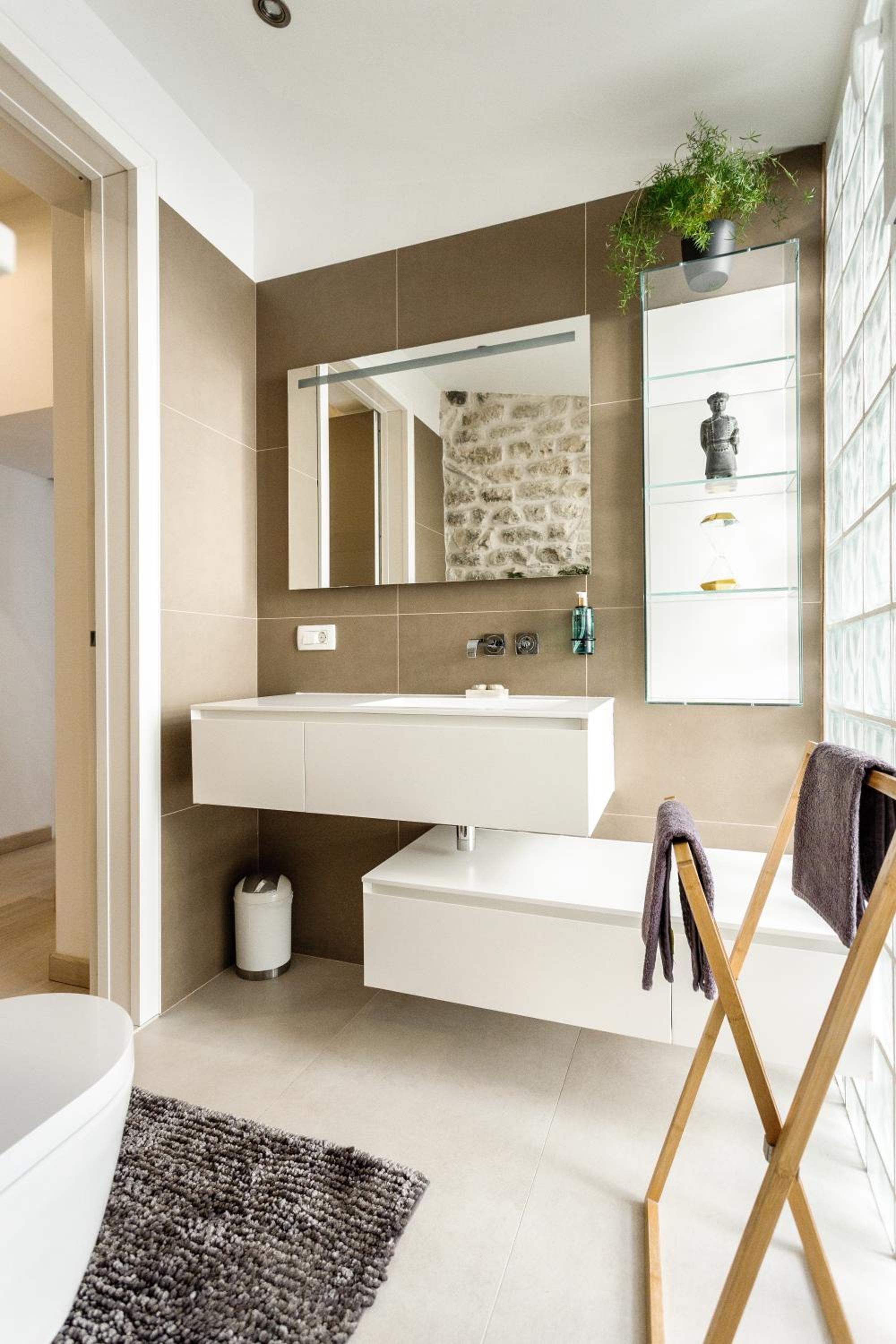 One-Bedroom Apartment - Photo 10