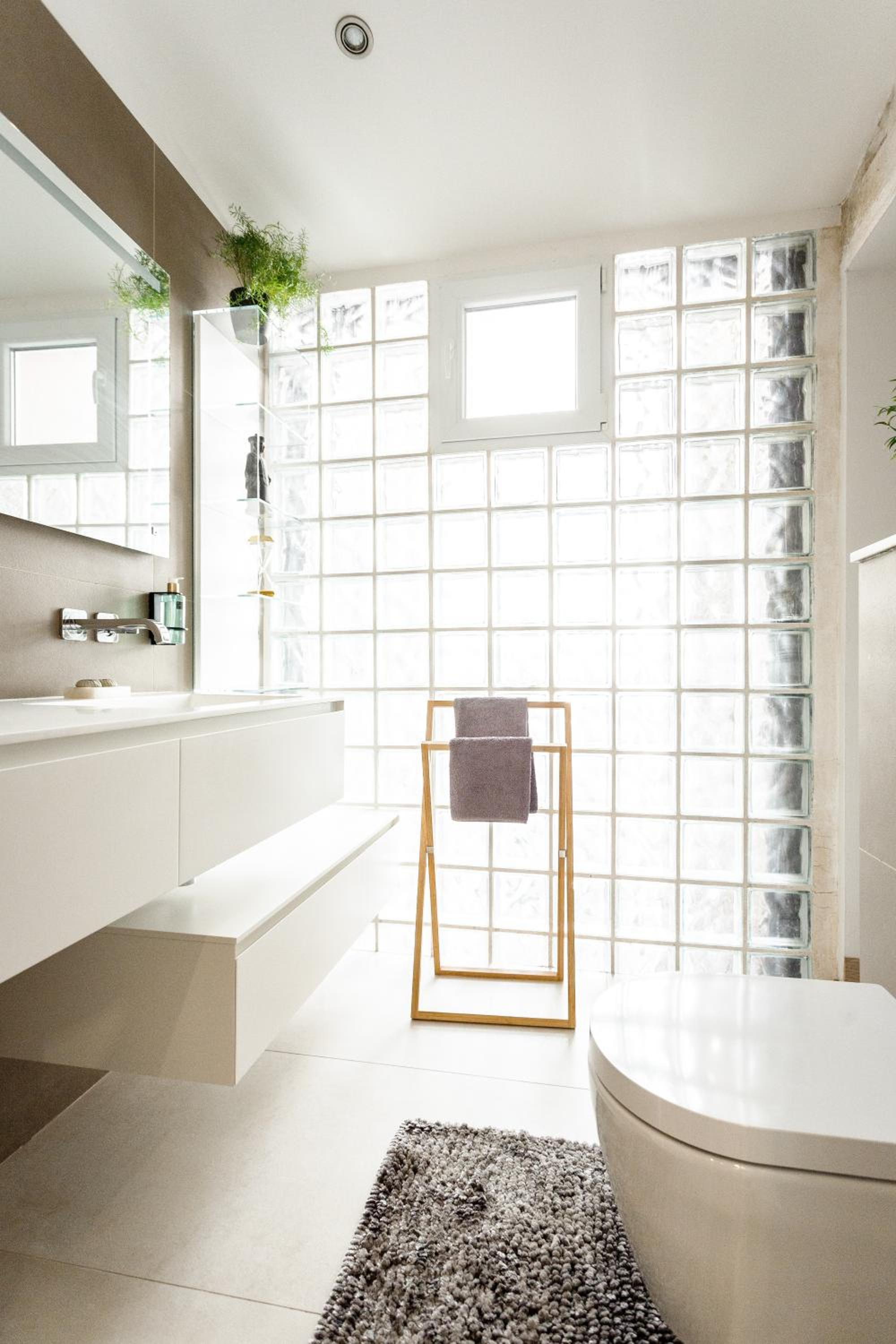 One-Bedroom Apartment - Photo 9