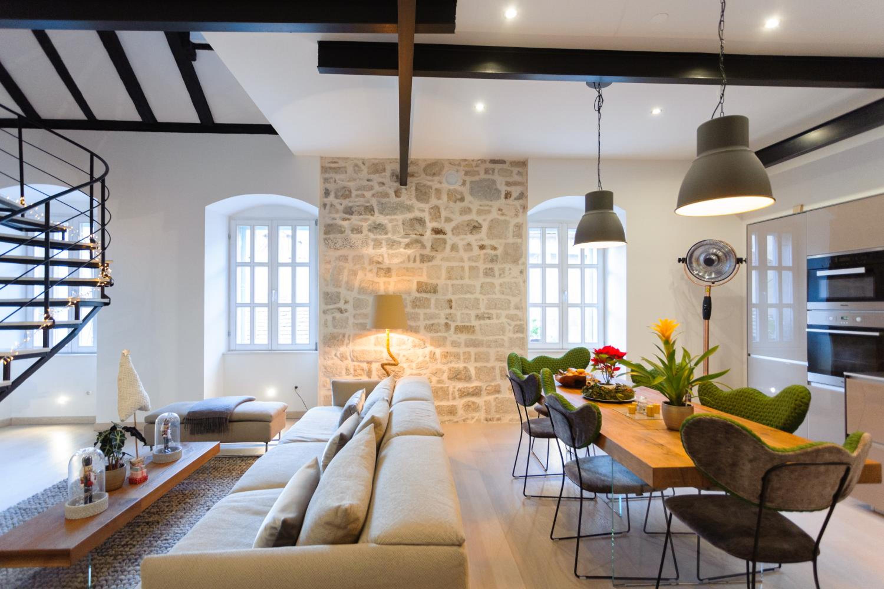 One-Bedroom Apartment - Photo 2