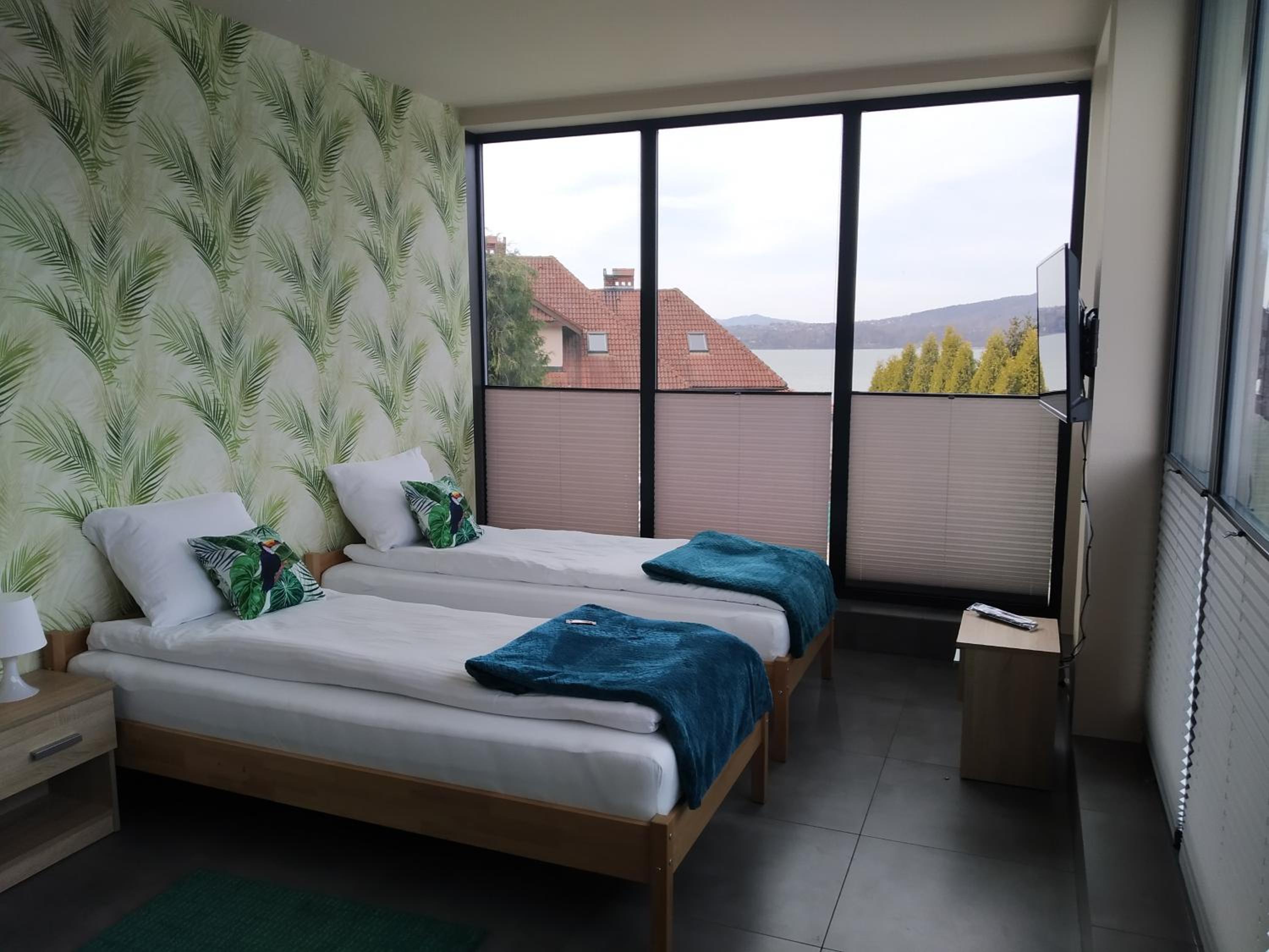 Twin Room with Lake View photo 1