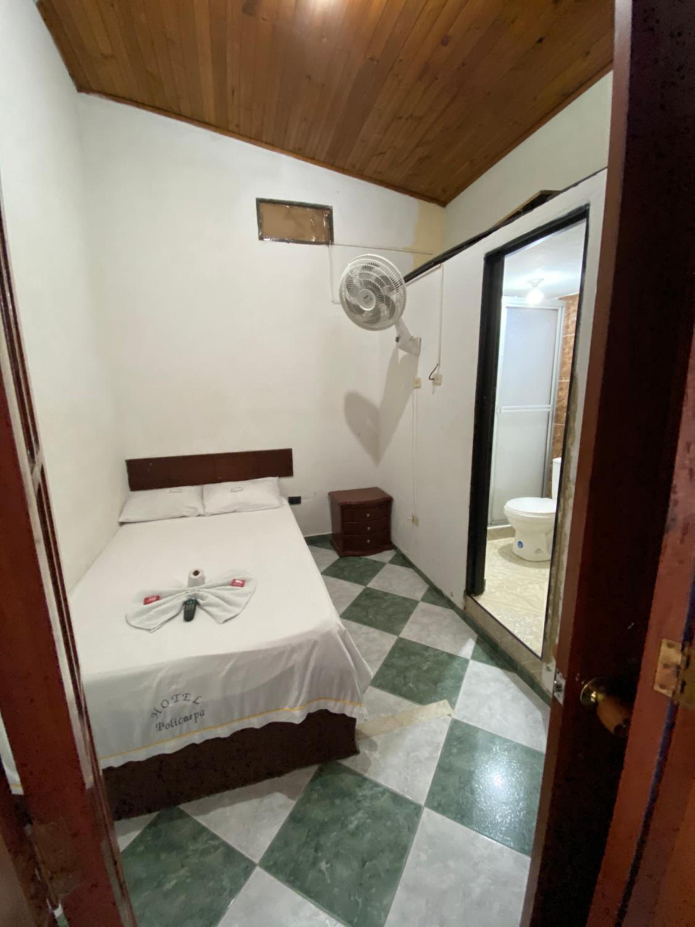 Budget Double Room photo 3