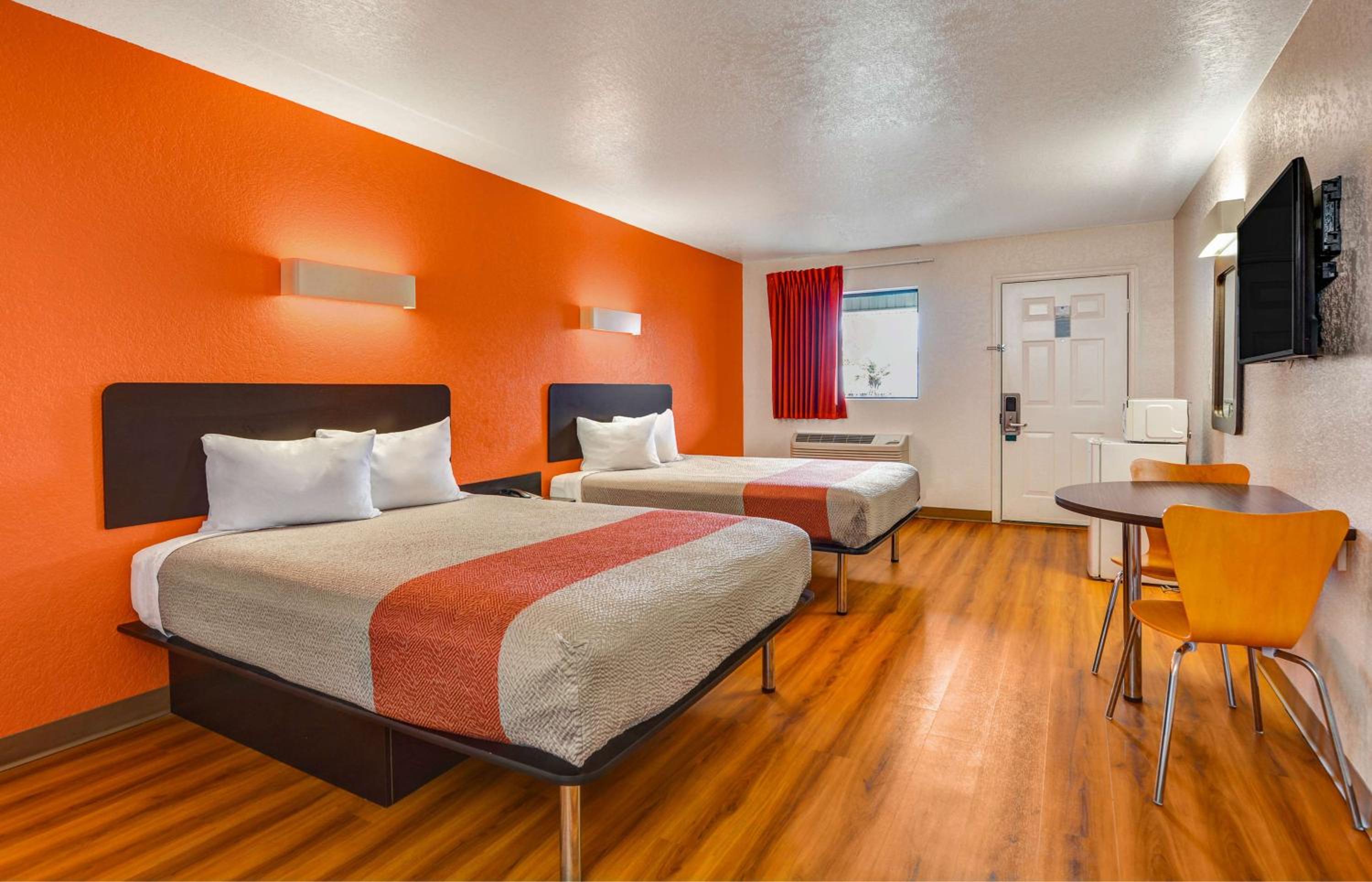 Queen Room with Two Queen Beds - Non-Smoking - Photo 1