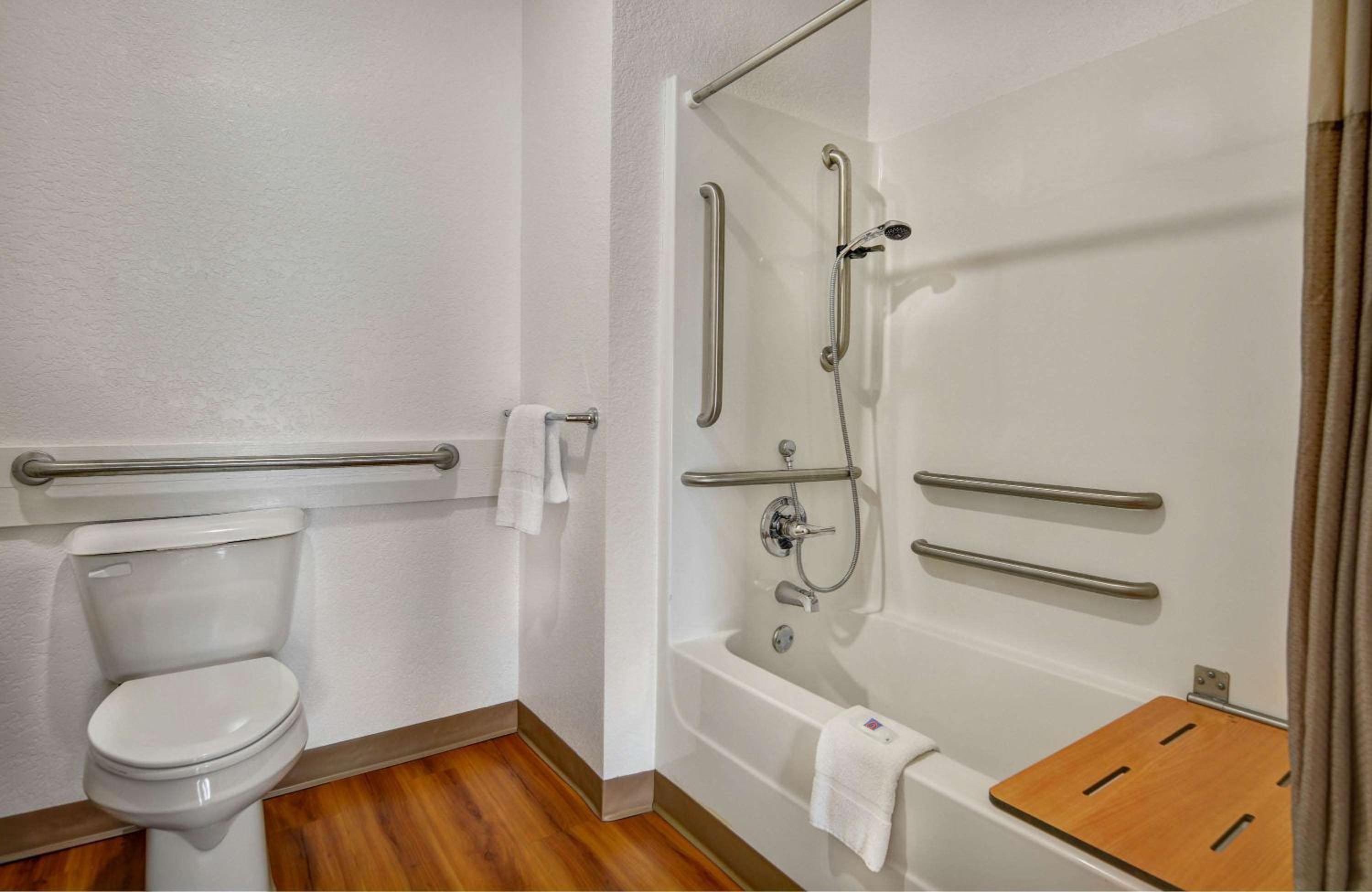 Queen Room - Disability Access - Non-Smoking - Photo 4