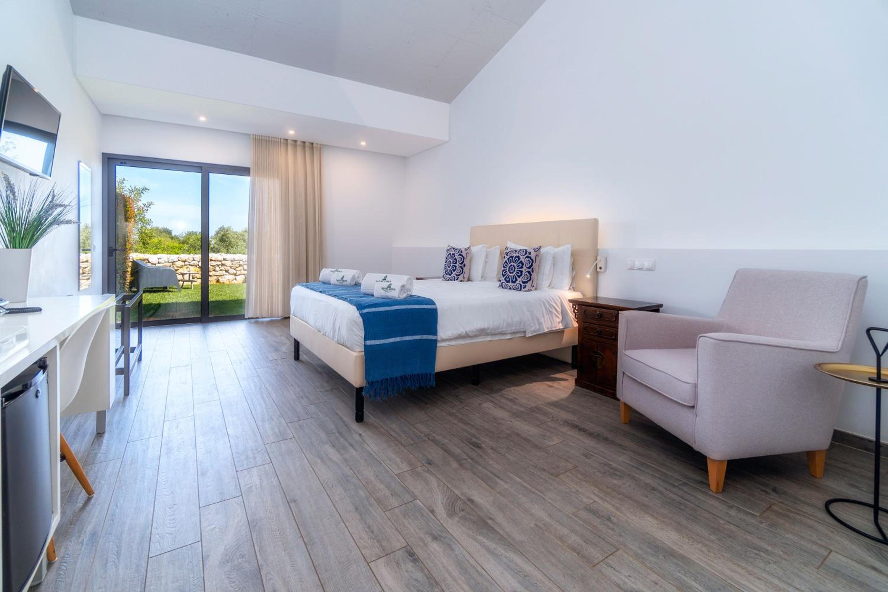 Deluxe Double Room with Garden photo 1