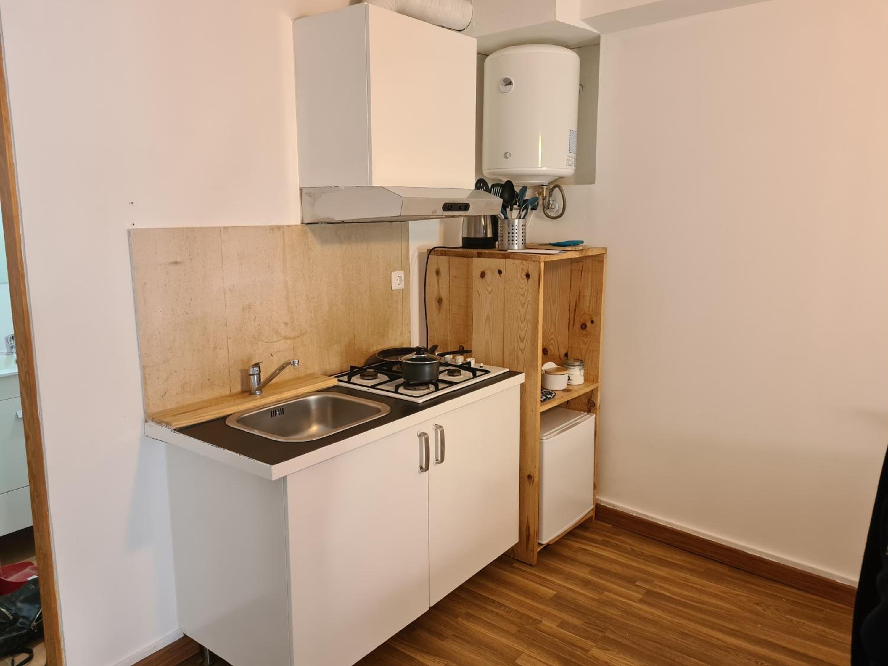 One-Bedroom Apartment - Photo 9