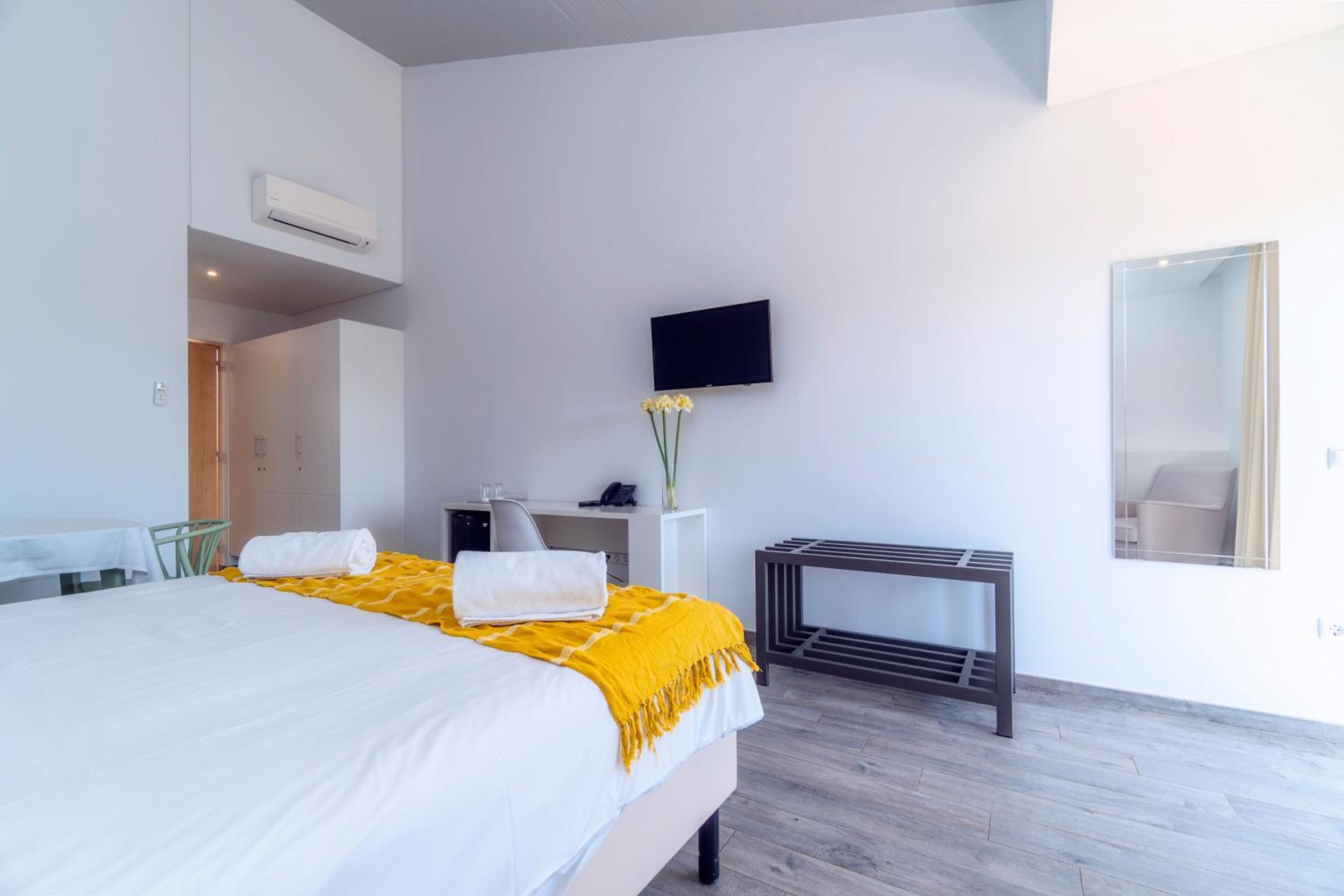 Deluxe Double Room with Terrace photo 3