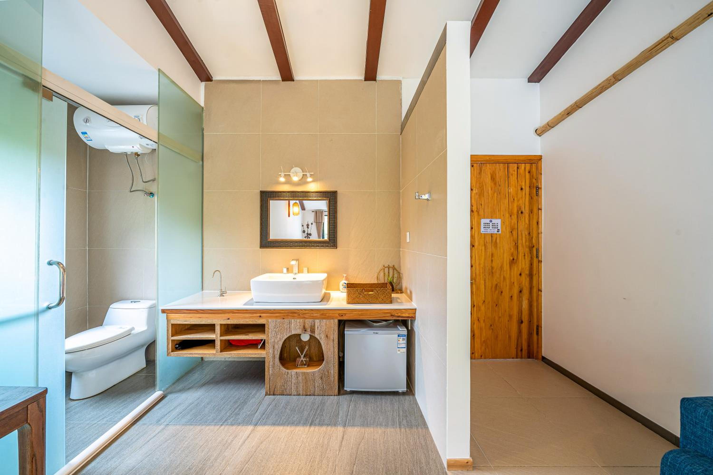 King Room with Mountain View photo 2