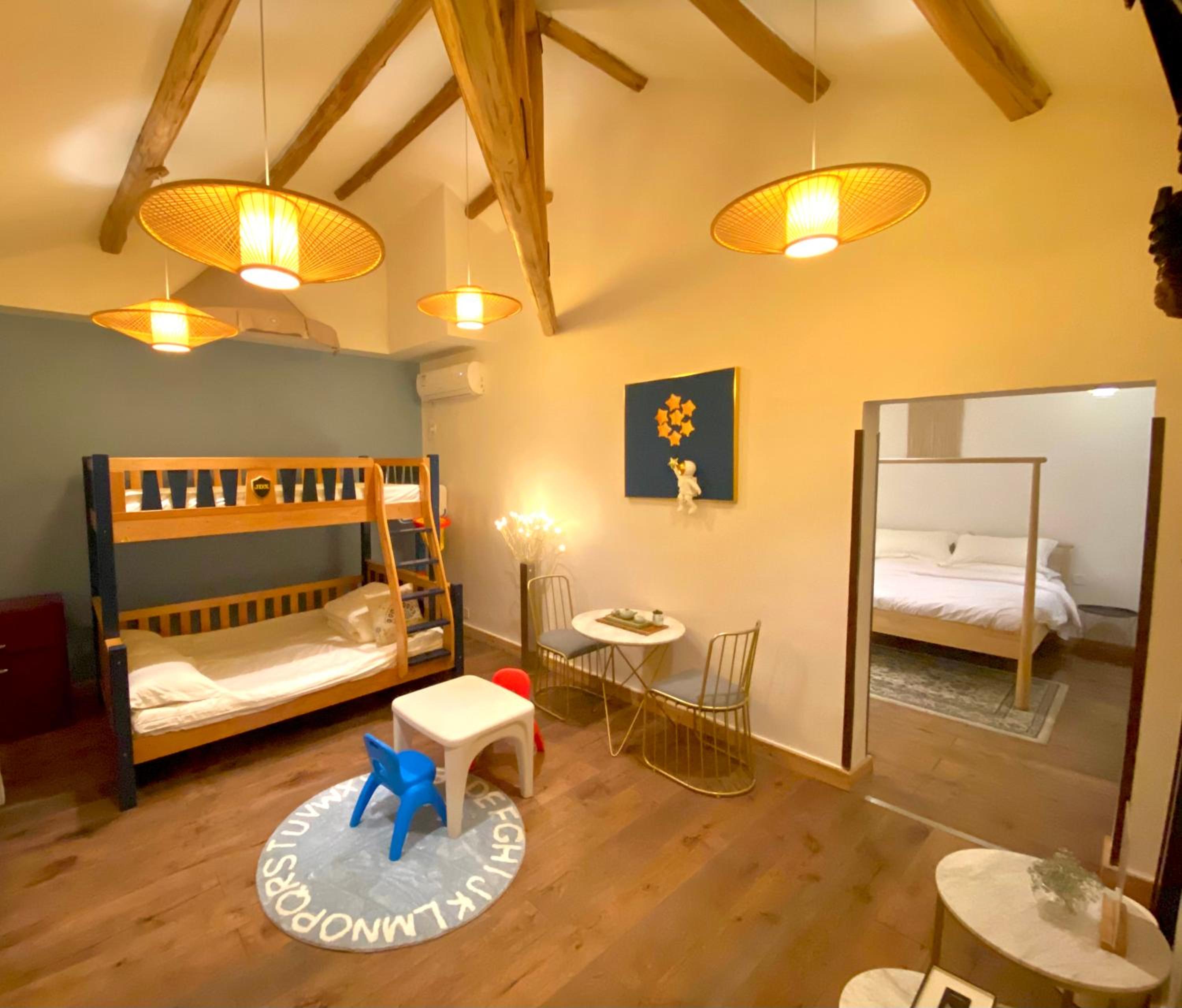 Deluxe Family Suite photo 3
