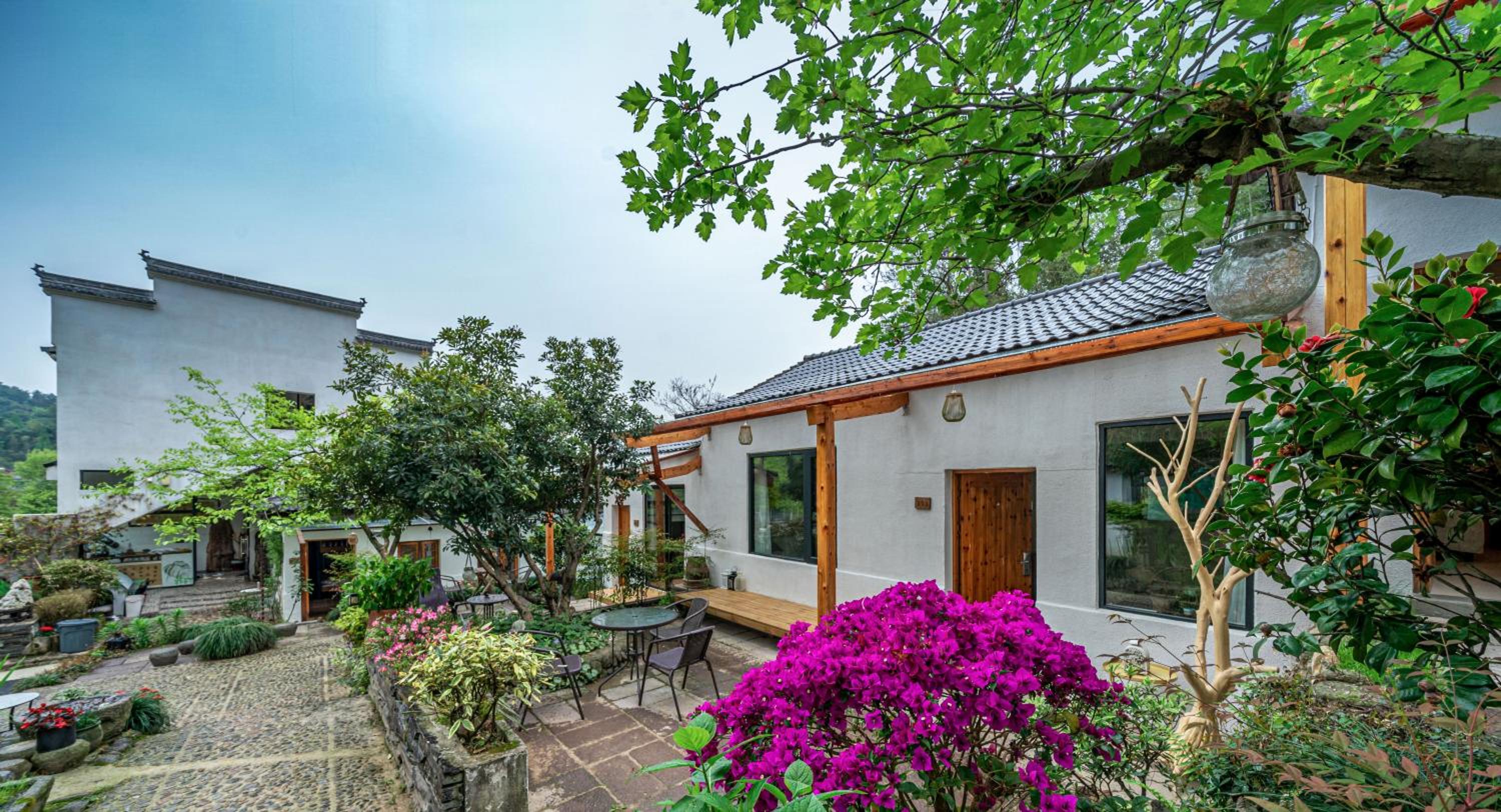 Family Room with Garden View photo 2