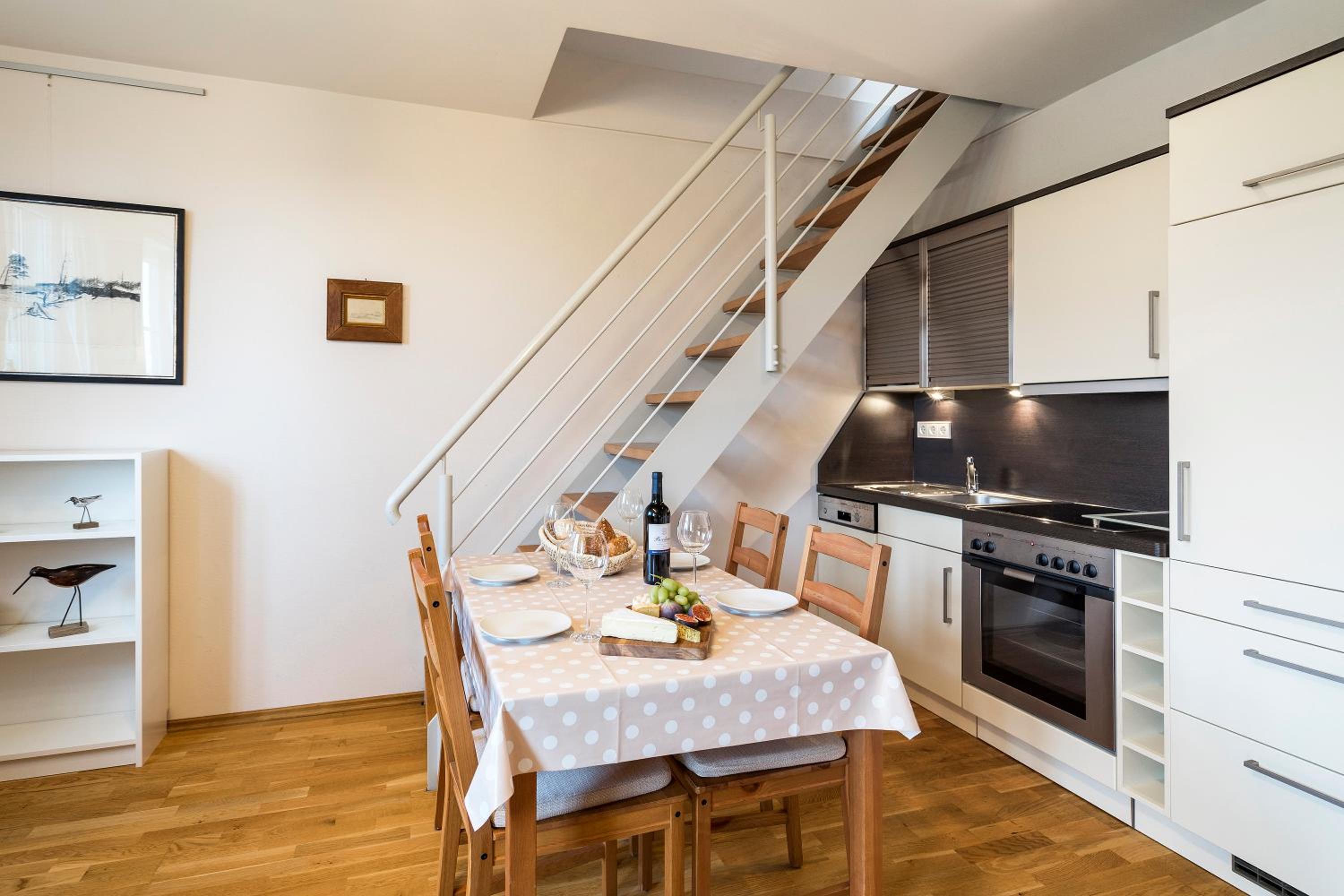 Apartment - Split Level photo 2
