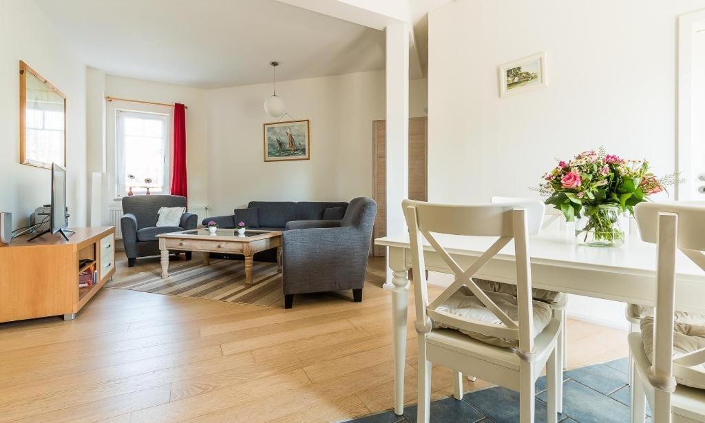 Apartment with Terrace photo 2