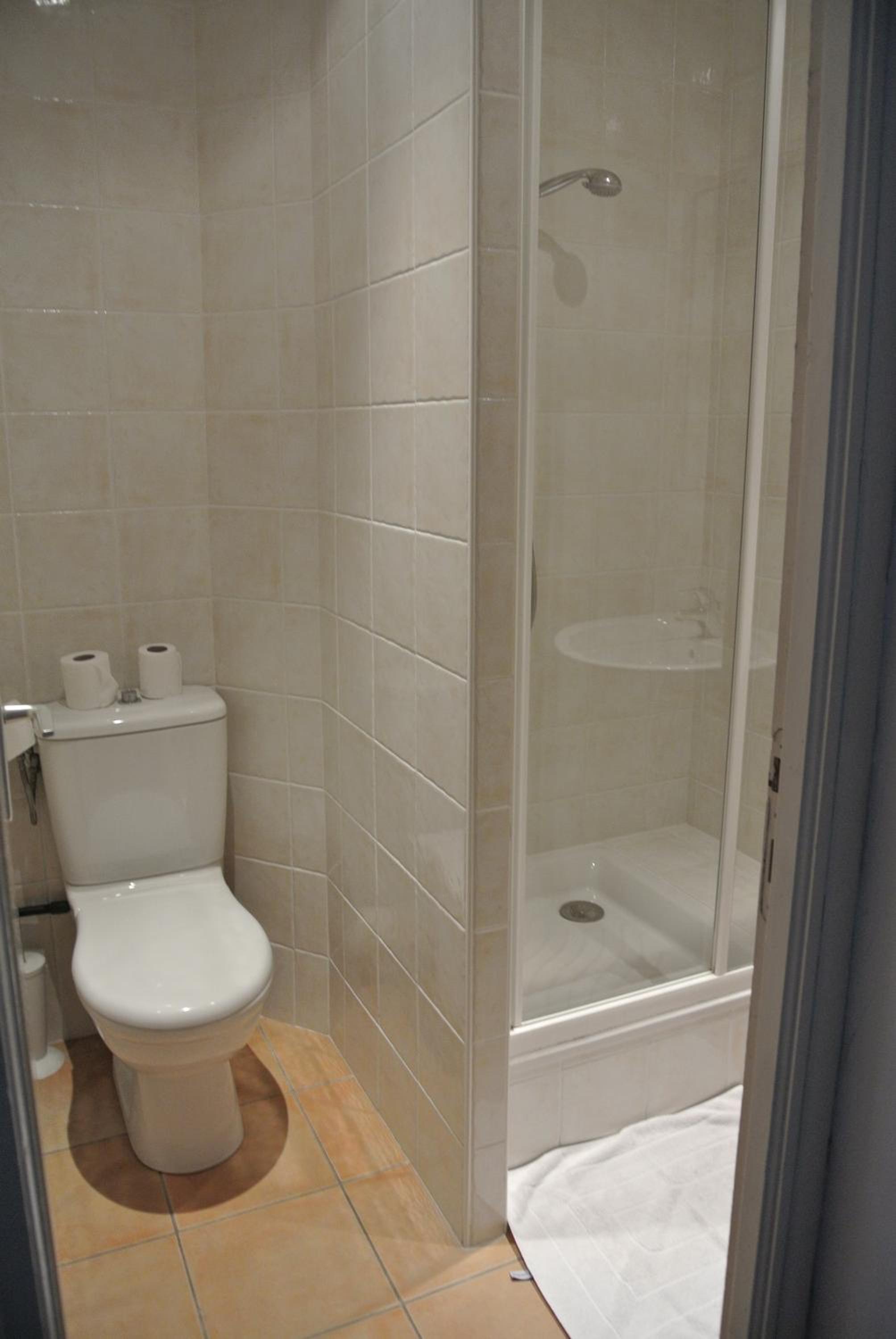 Double Room - Photo 12